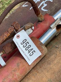3162 - 2 QXYGEN TANKS AND 2 - HYDRAULIC CYLINDERS