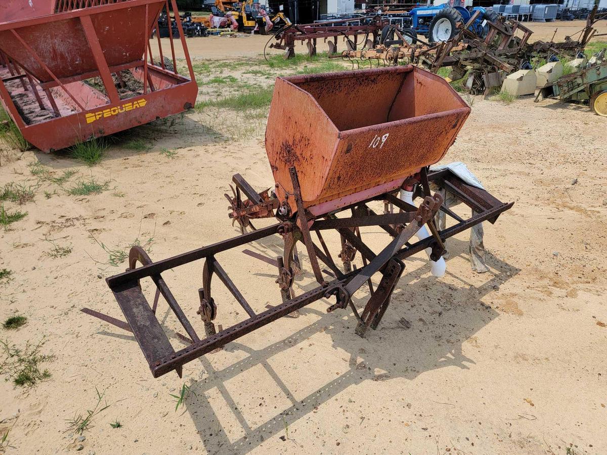 109 - 2 ROW CULTIVATOR