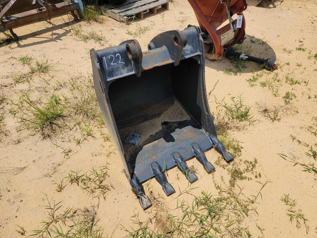 122 - NEW CAT 30" EXCAVATOR BUCKET
