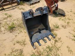 122 - NEW CAT 30" EXCAVATOR BUCKET