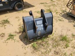 122 - NEW CAT 30" EXCAVATOR BUCKET