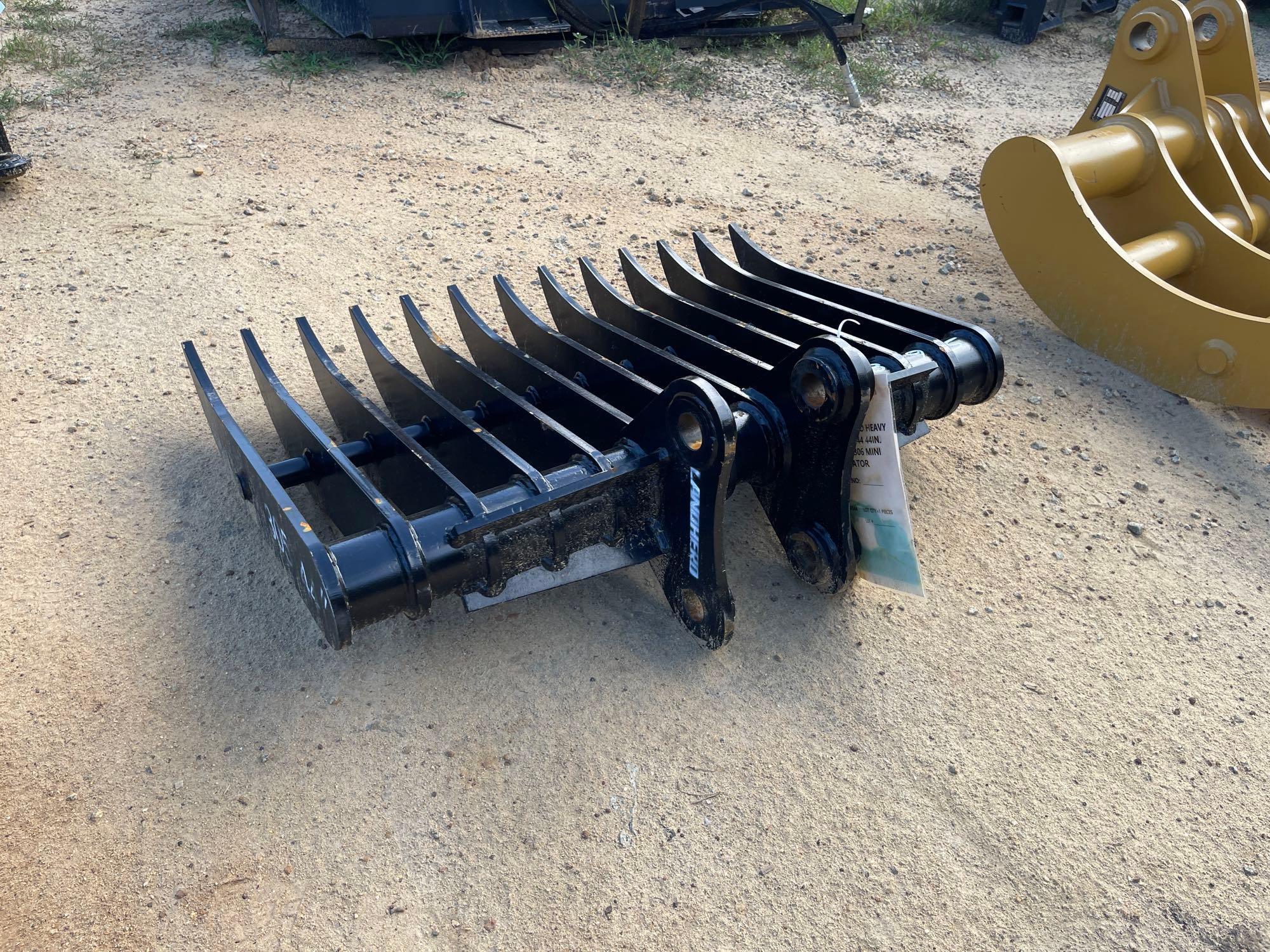 568 - ABSOLUTE - NEW 44" RAKE