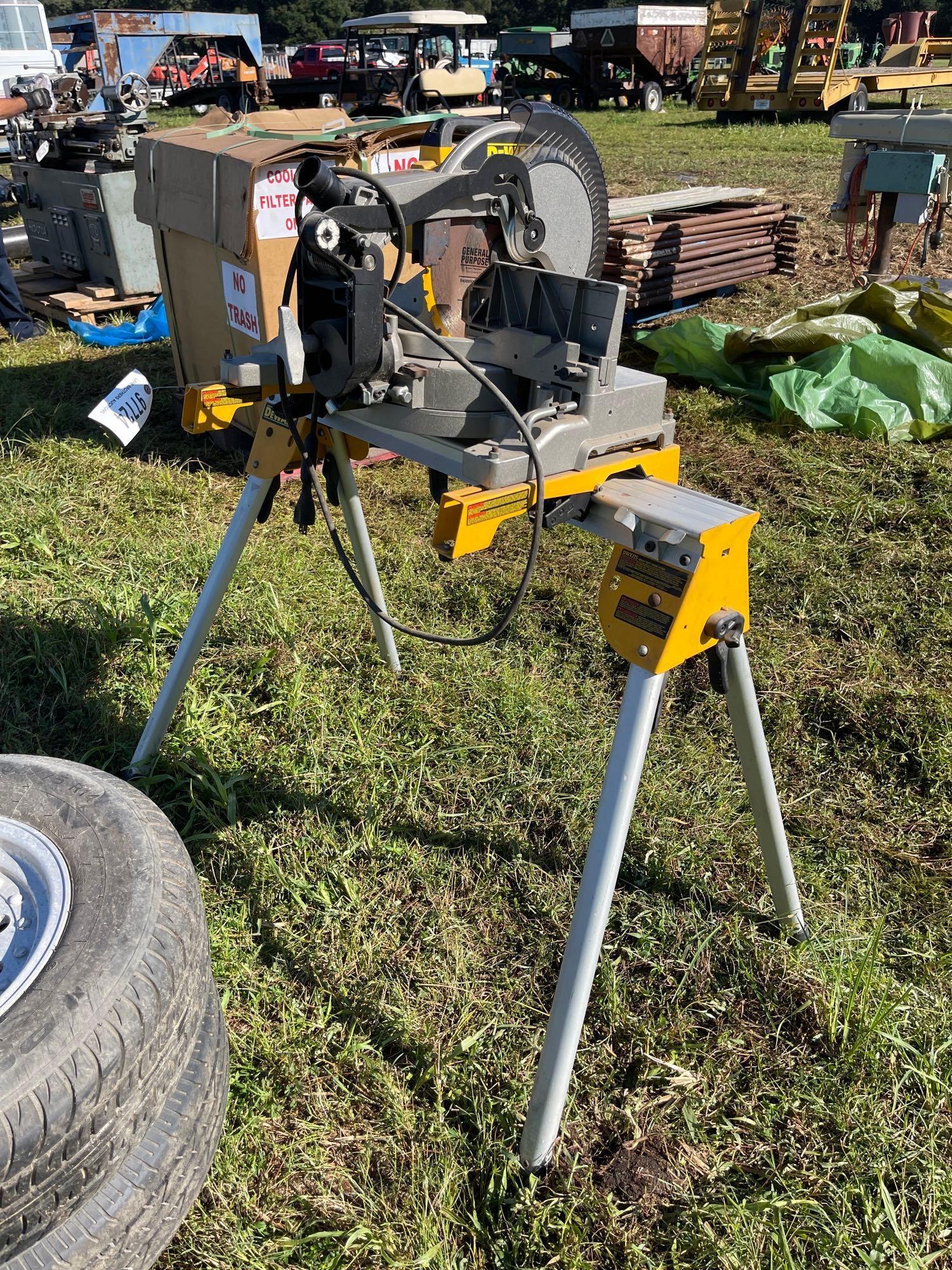 2372 - DEWALT DW715 12" COMPOUND MITER SAW