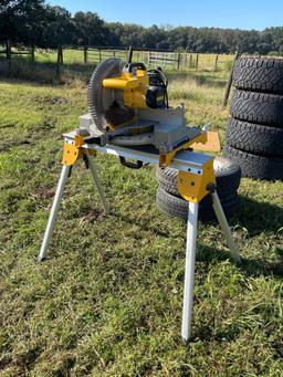2372 - DEWALT DW715 12" COMPOUND MITER SAW