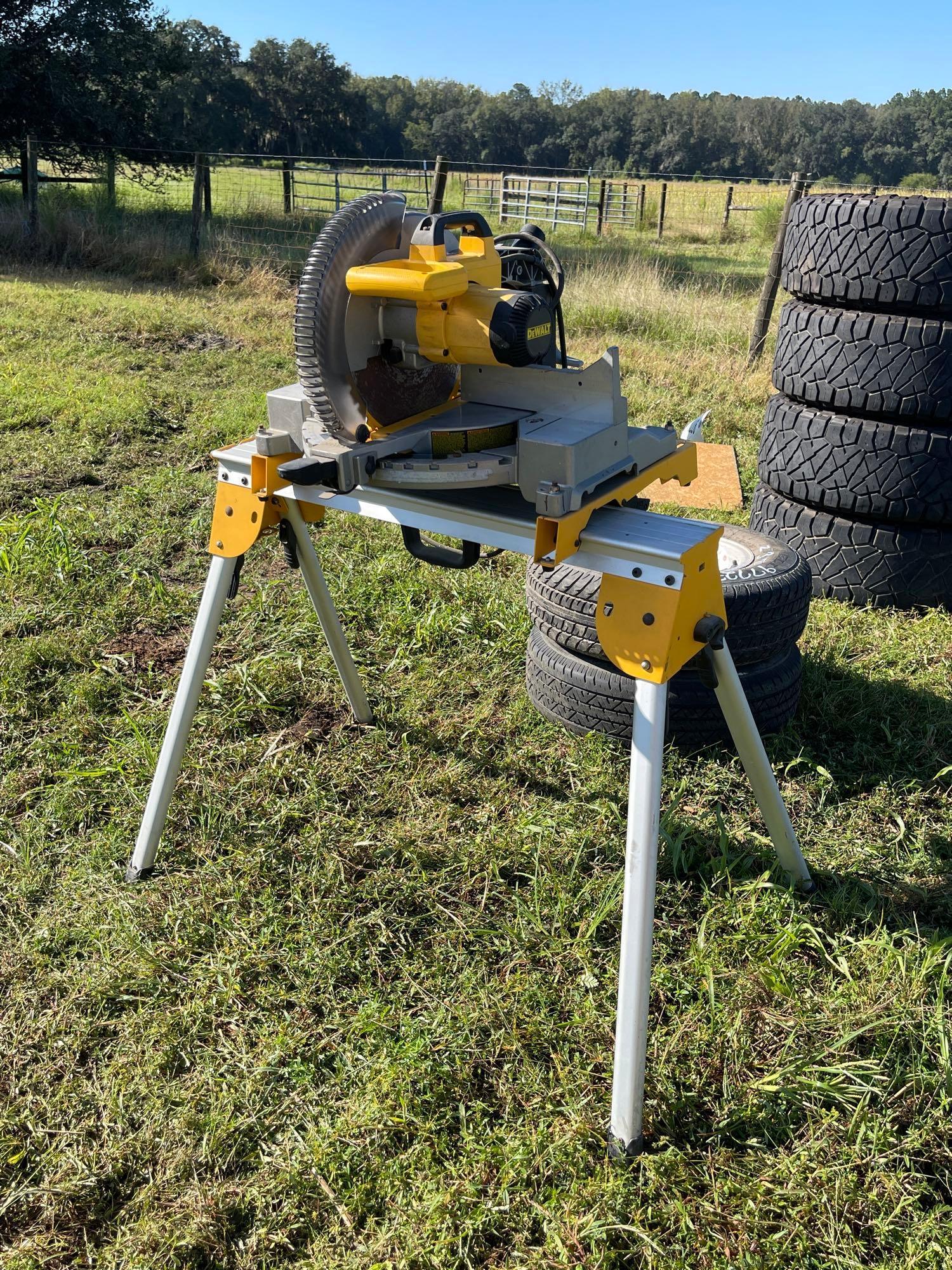 2372 - DEWALT DW715 12" COMPOUND MITER SAW