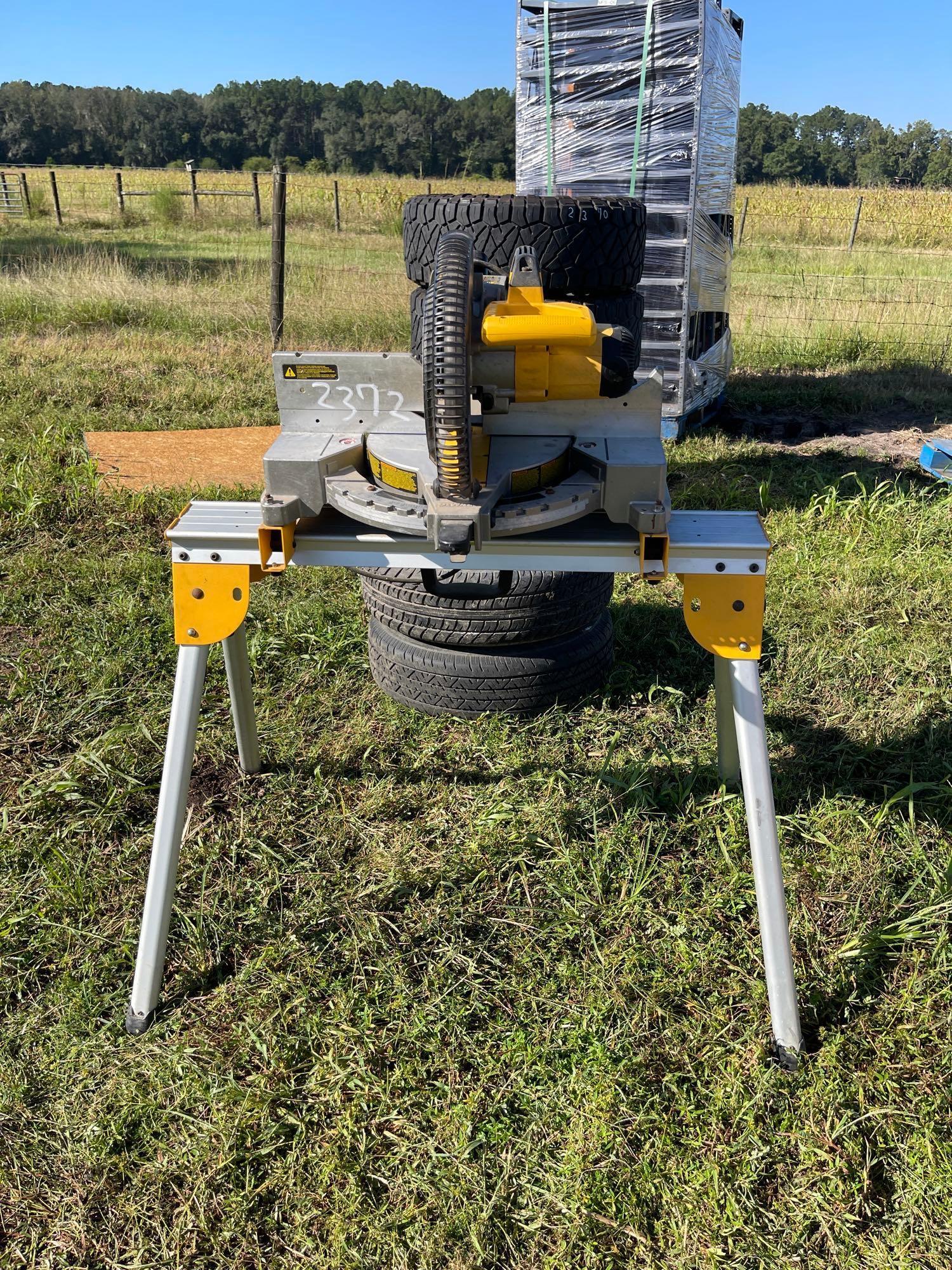 2372 - DEWALT DW715 12" COMPOUND MITER SAW