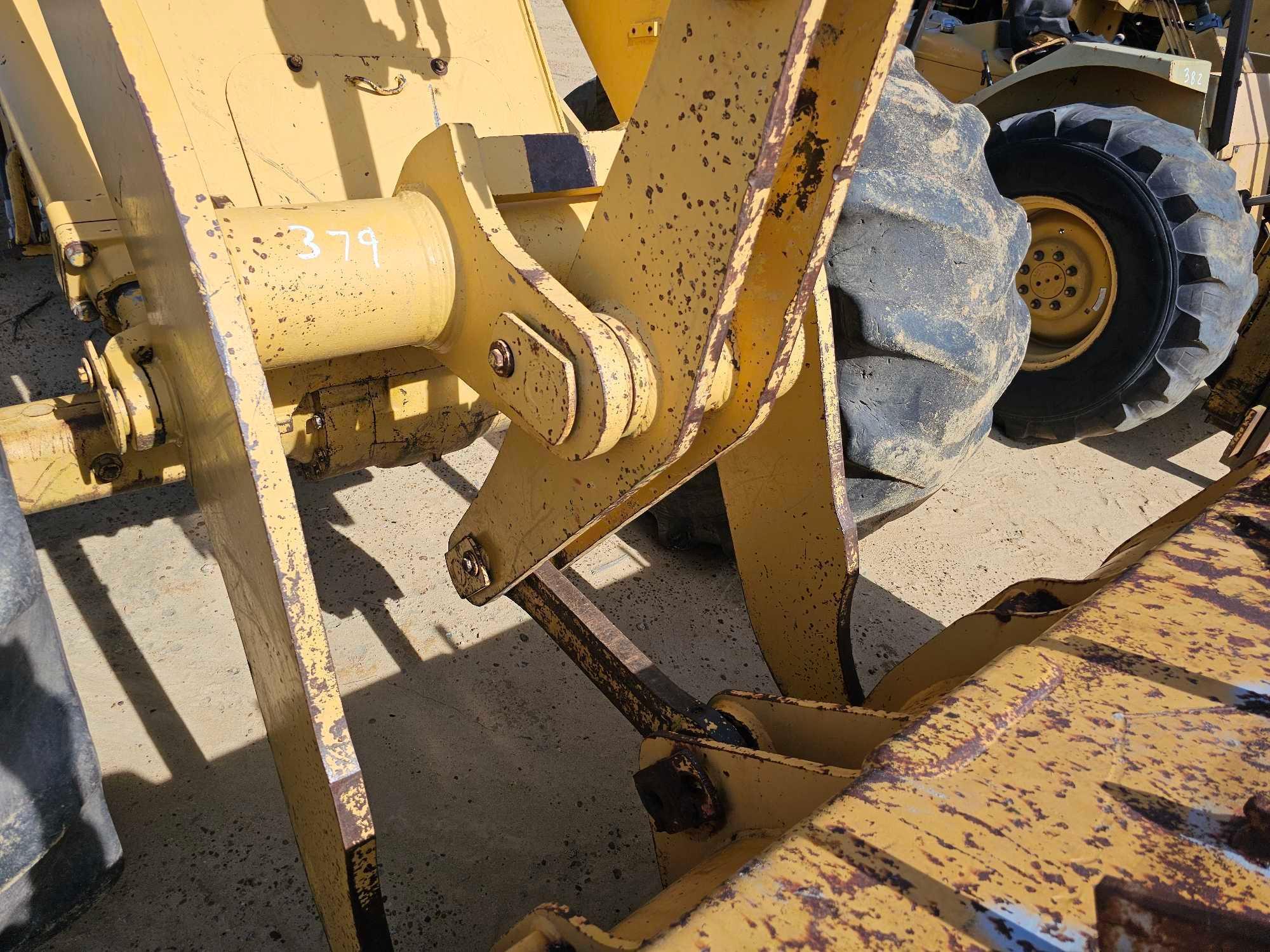 379 - ABSOLUTE - KOMATSA WA250-1 WHEEL LOADER