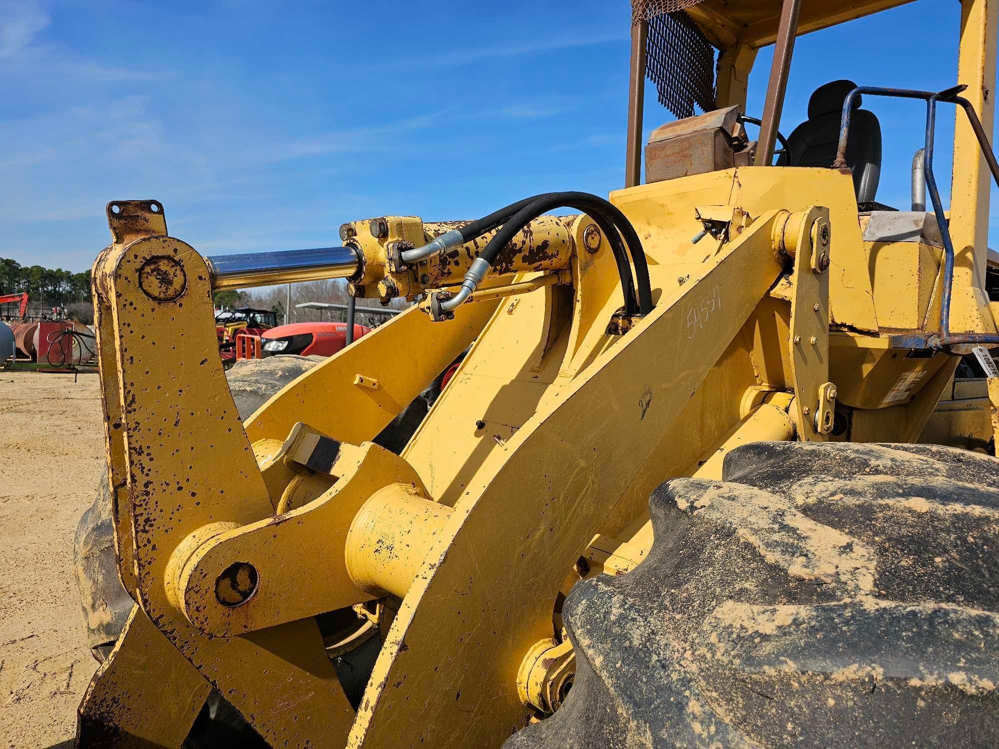 379 - ABSOLUTE - KOMATSA WA250-1 WHEEL LOADER