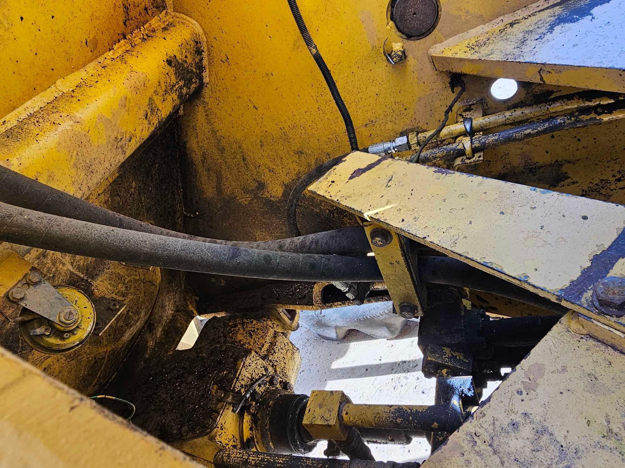 379 - ABSOLUTE - KOMATSA WA250-1 WHEEL LOADER