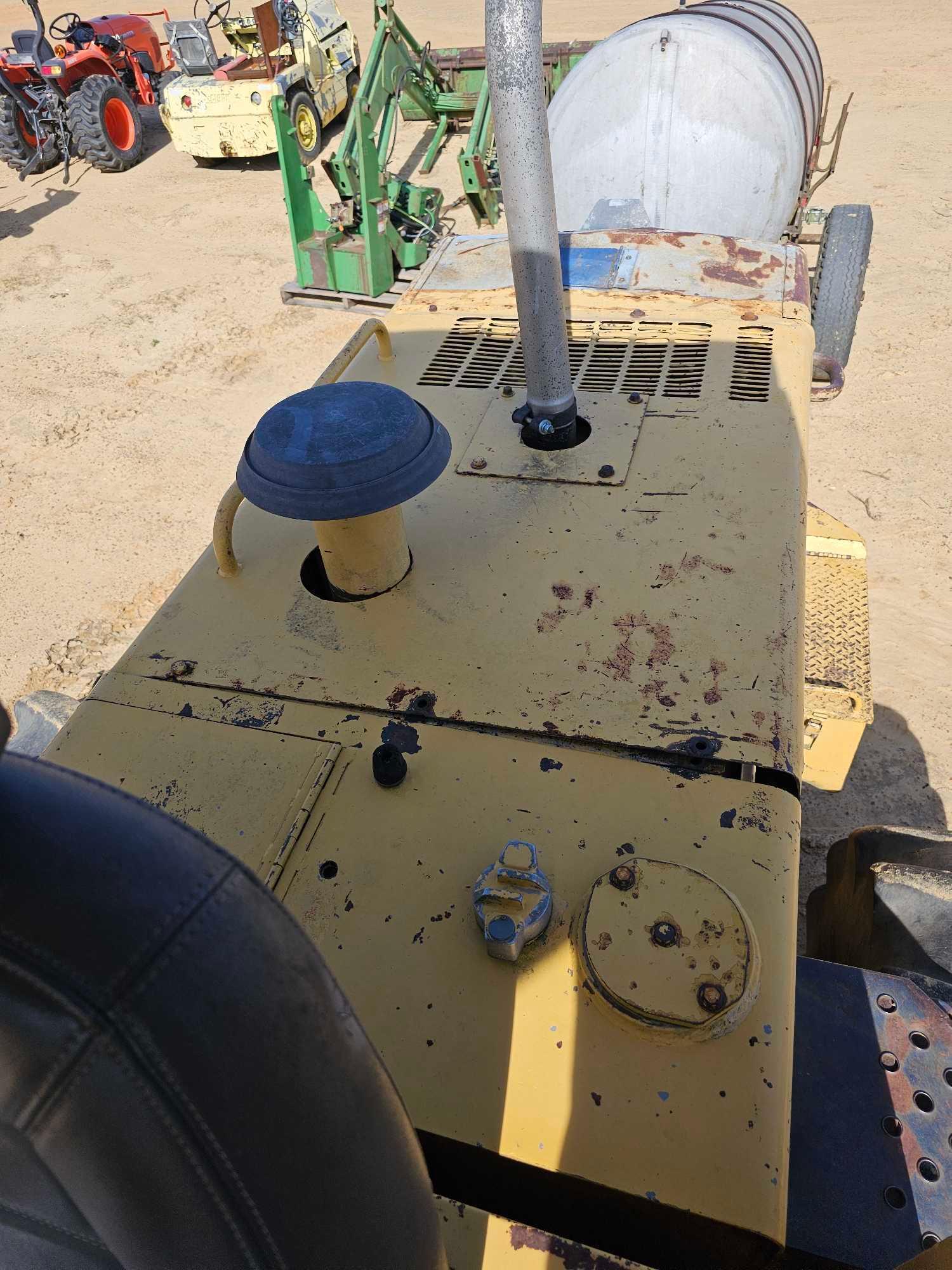 379 - ABSOLUTE - KOMATSA WA250-1 WHEEL LOADER