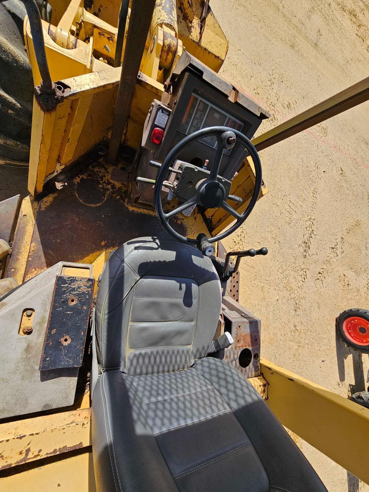 379 - ABSOLUTE - KOMATSA WA250-1 WHEEL LOADER