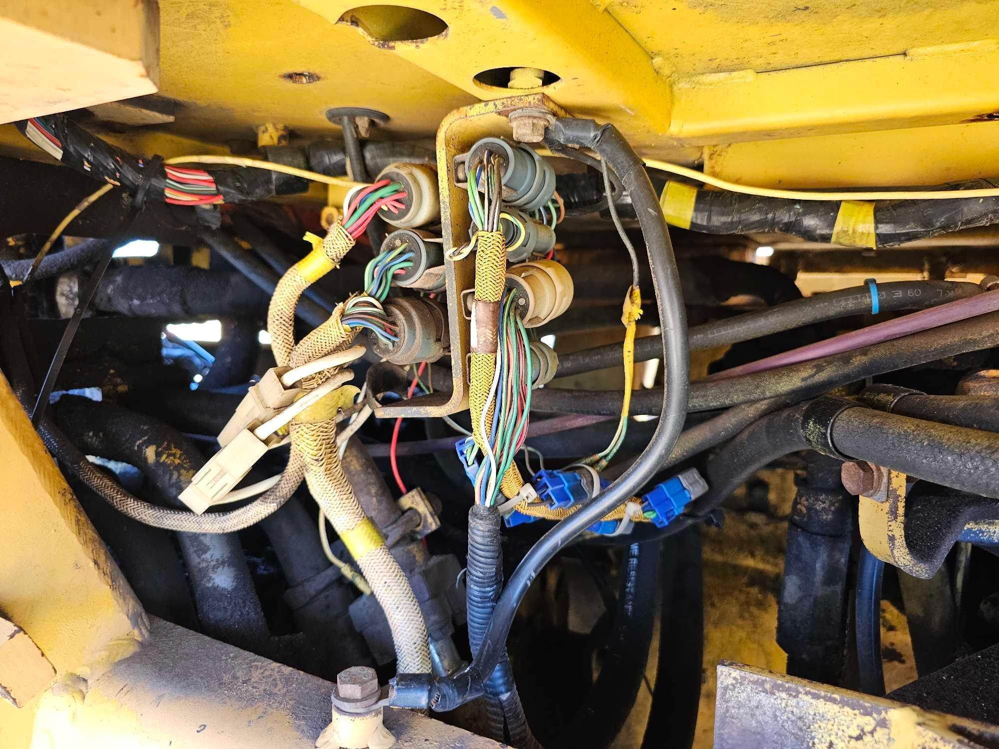 379 - ABSOLUTE - KOMATSA WA250-1 WHEEL LOADER