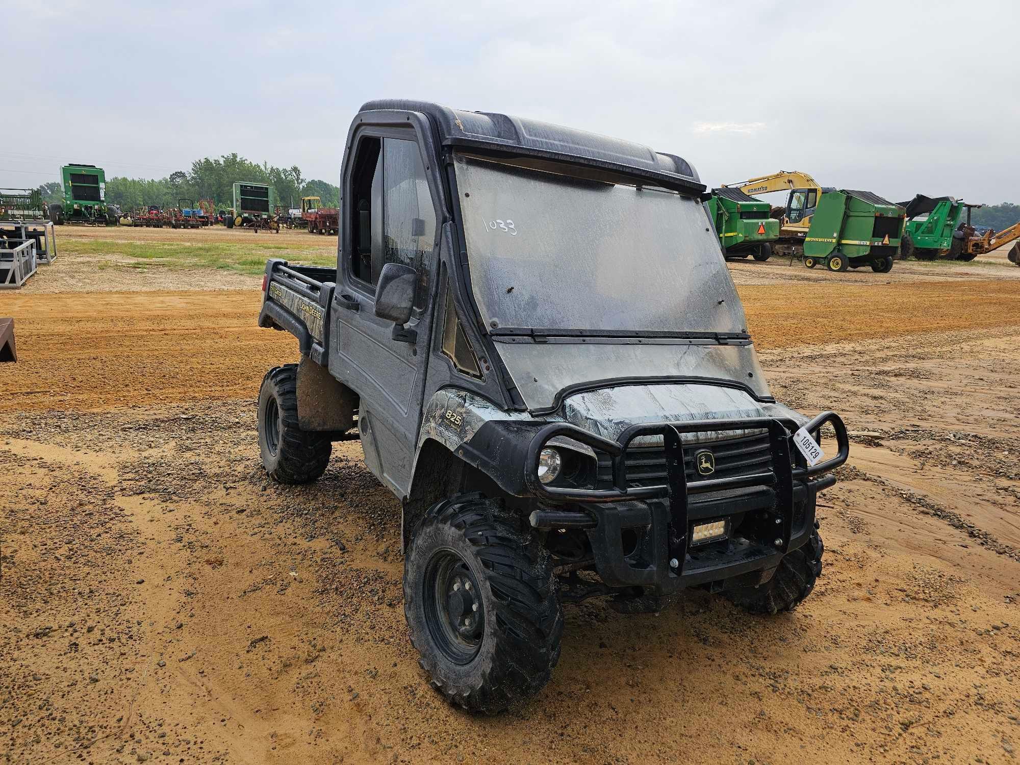 1033 - ABSOLUTE - JOHN DEERE 825I 4WD GATOR CAB