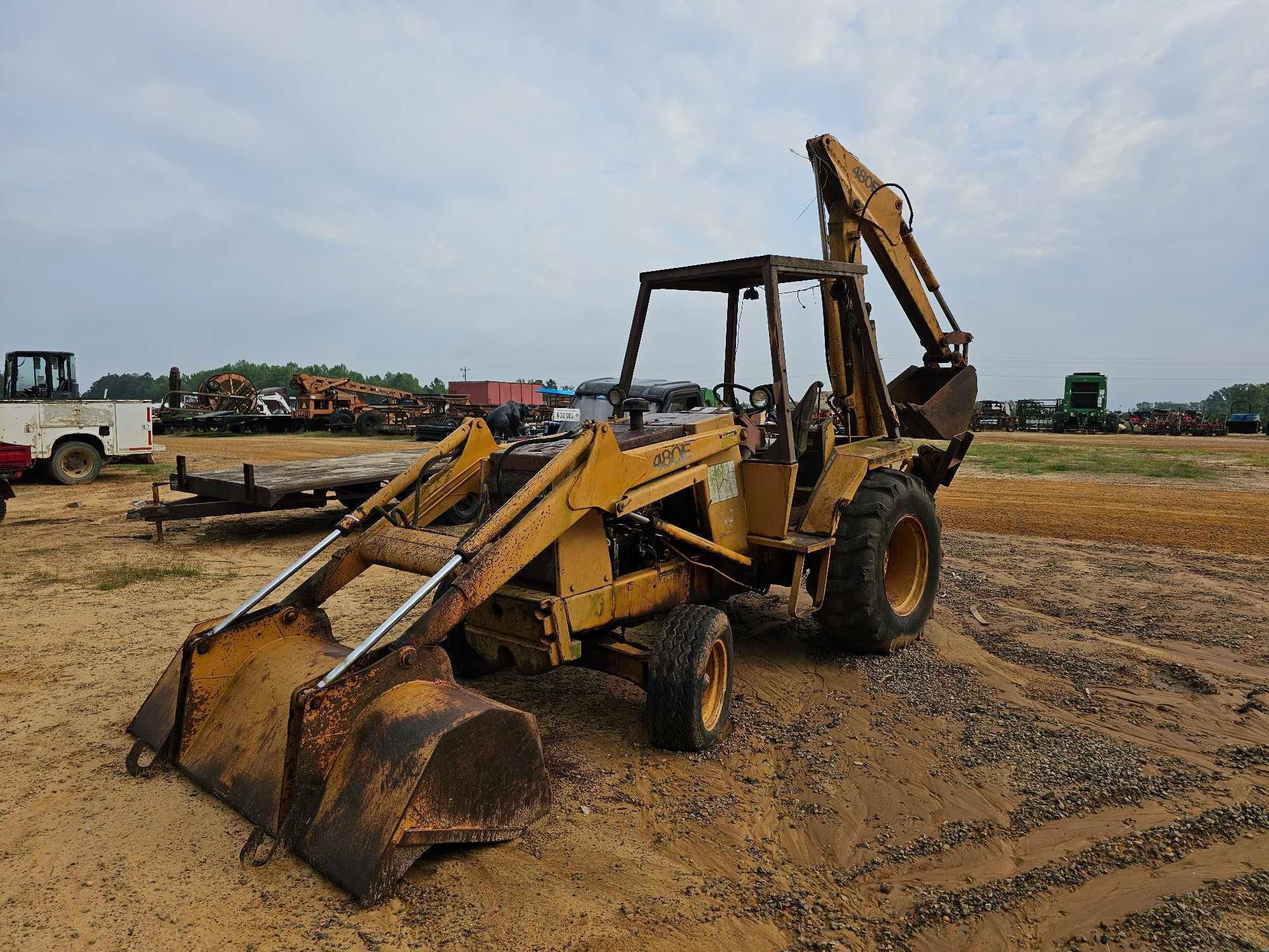 1037 - CASE 480E 2WD BACKHOE LOADER