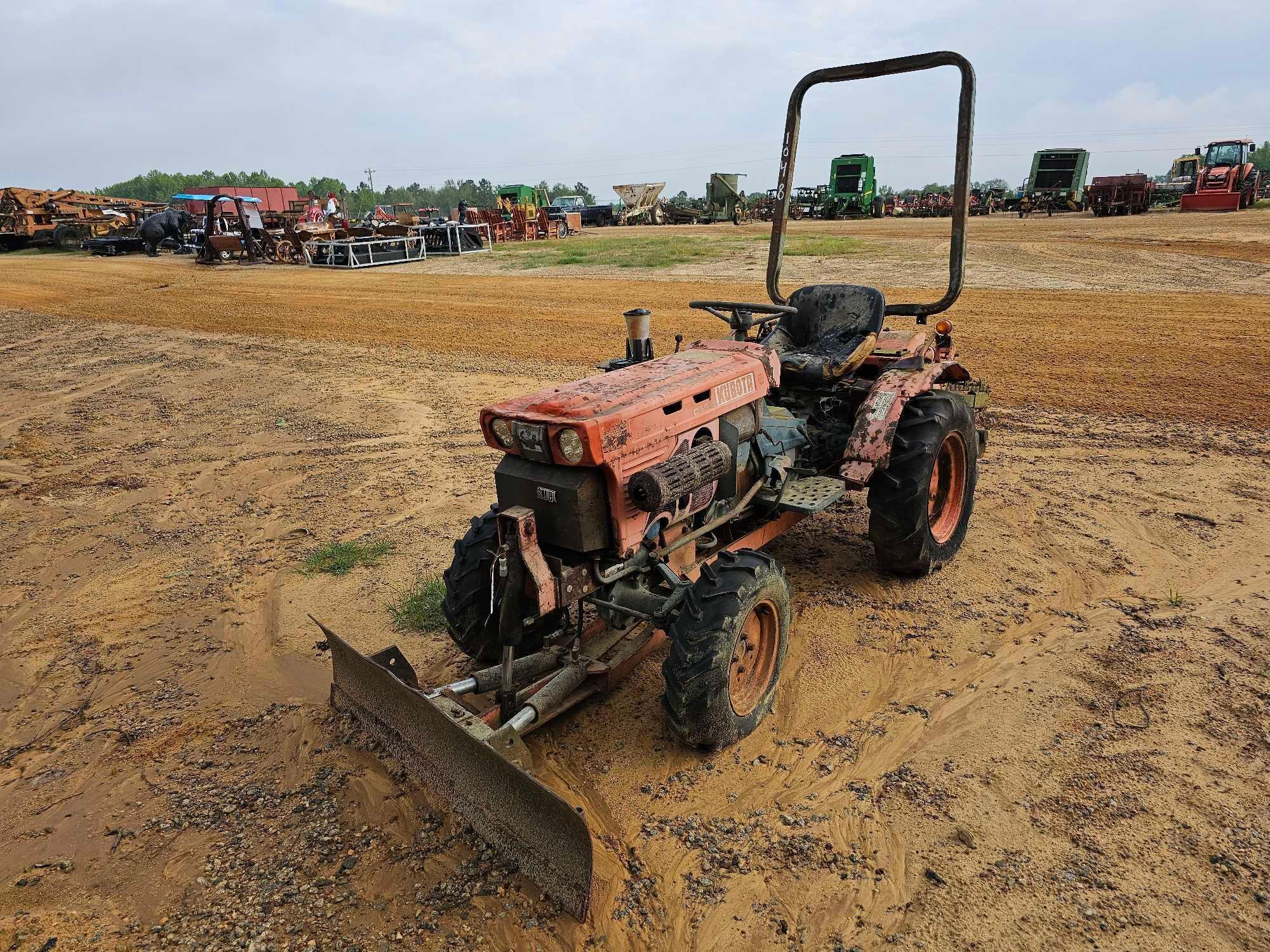 1048 - KUBOTA 4WD TRACTOR