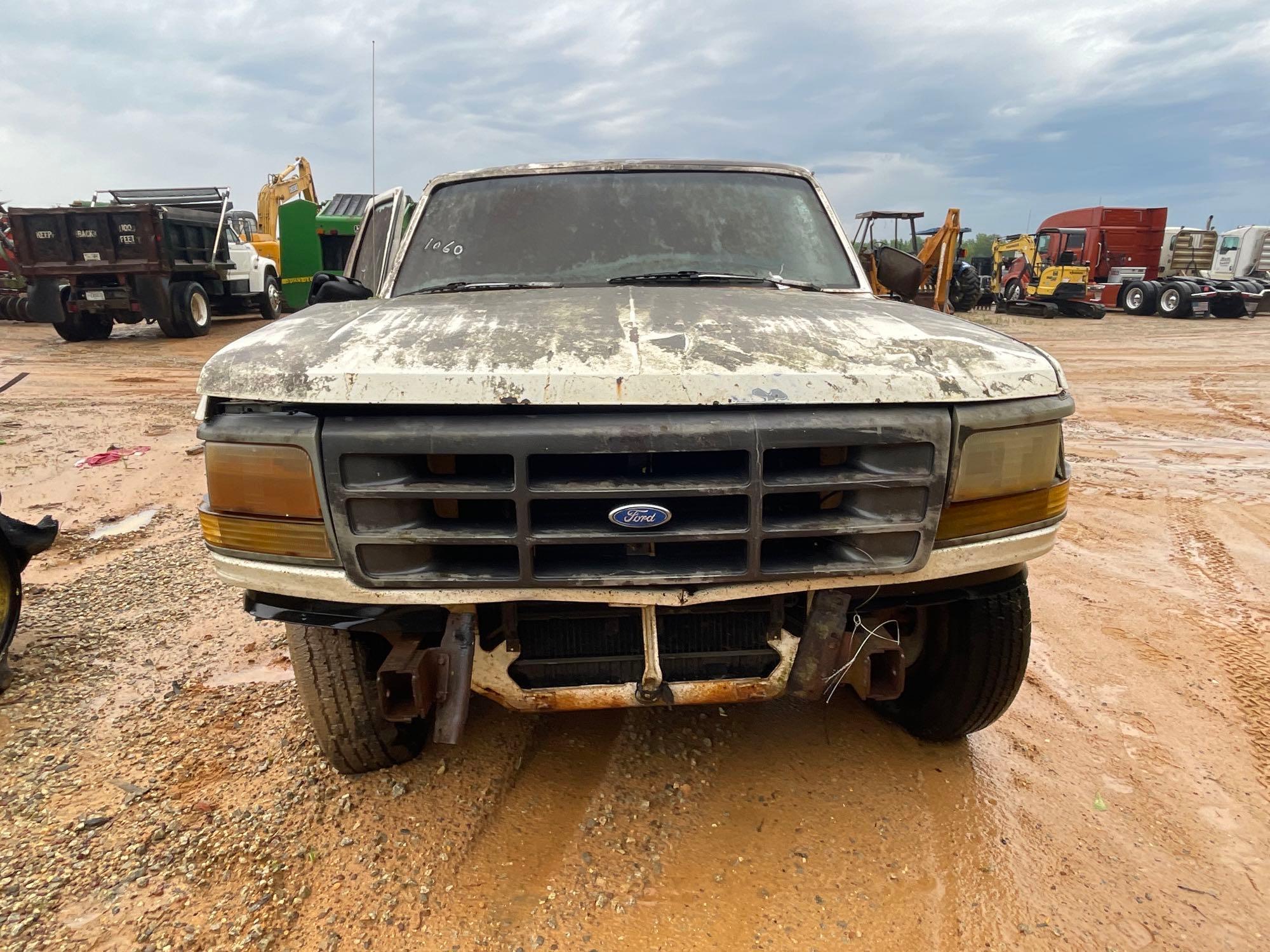 1060 - 1992 FORD F250 FLAT BED TRUCK