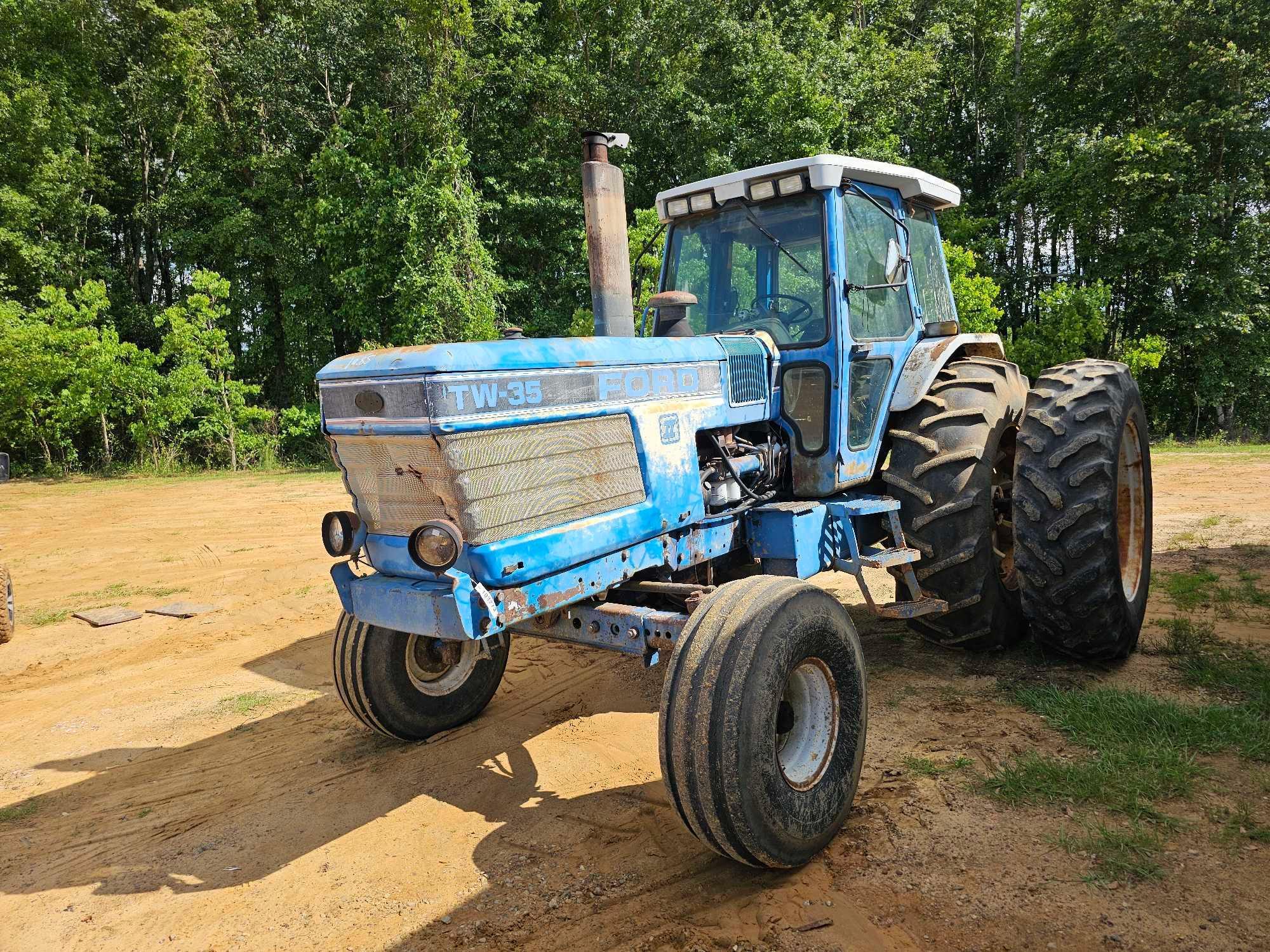 1085 - FORD TW-35 2WD CAB TRACTOR