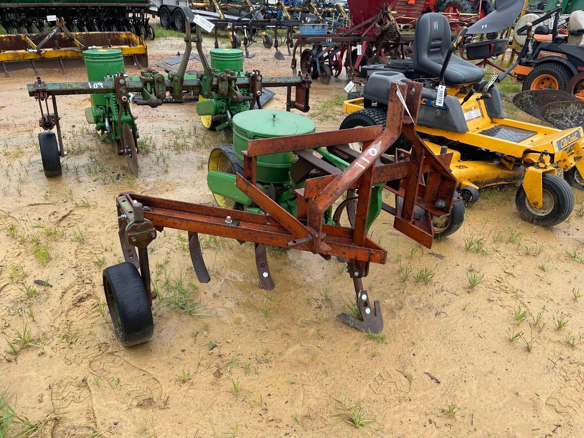 110 - 1 ROW 71 JOHN DEERE