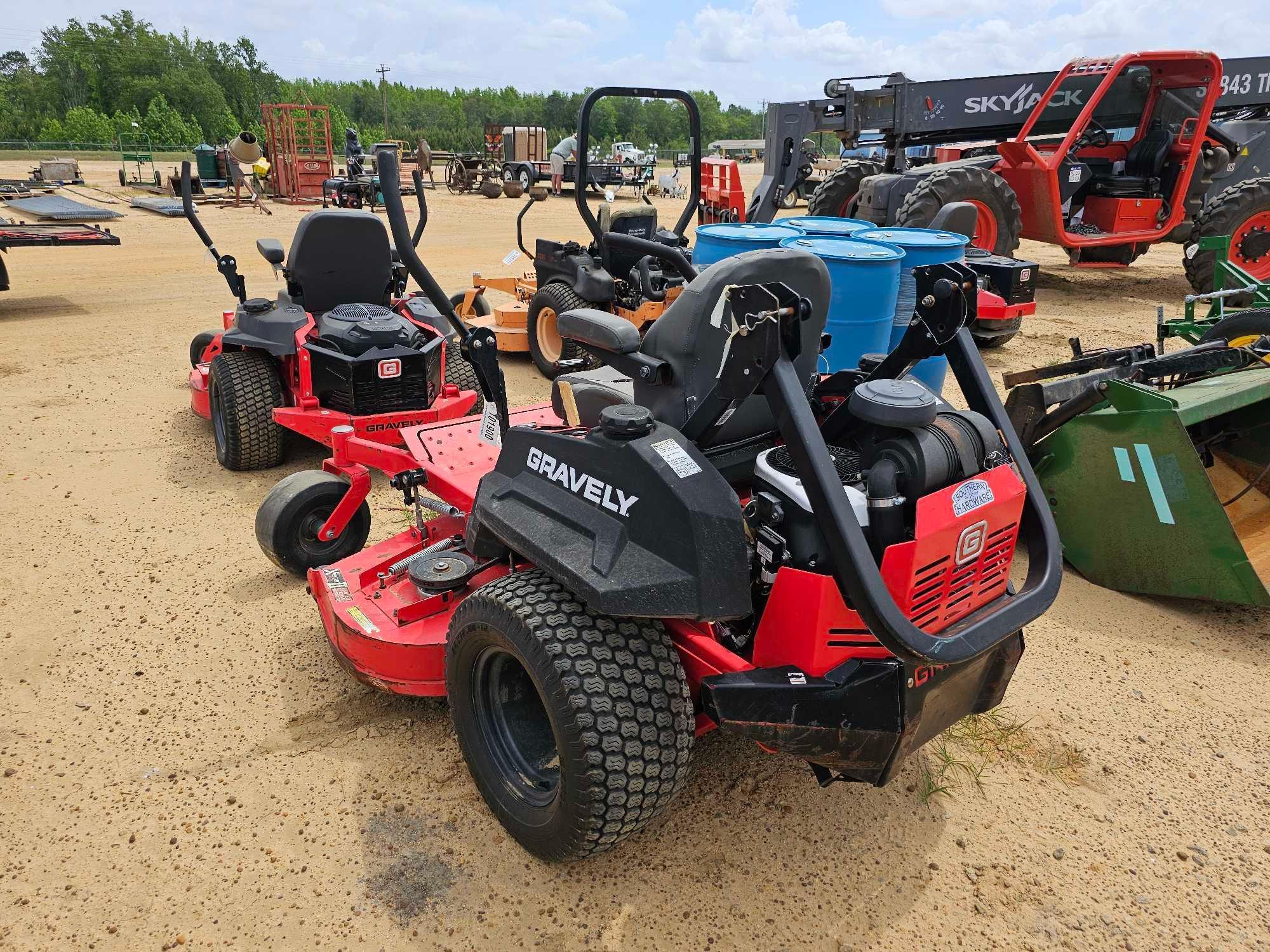 160 - GRAVELY PROTURN 260 ZERO TURN MOWER