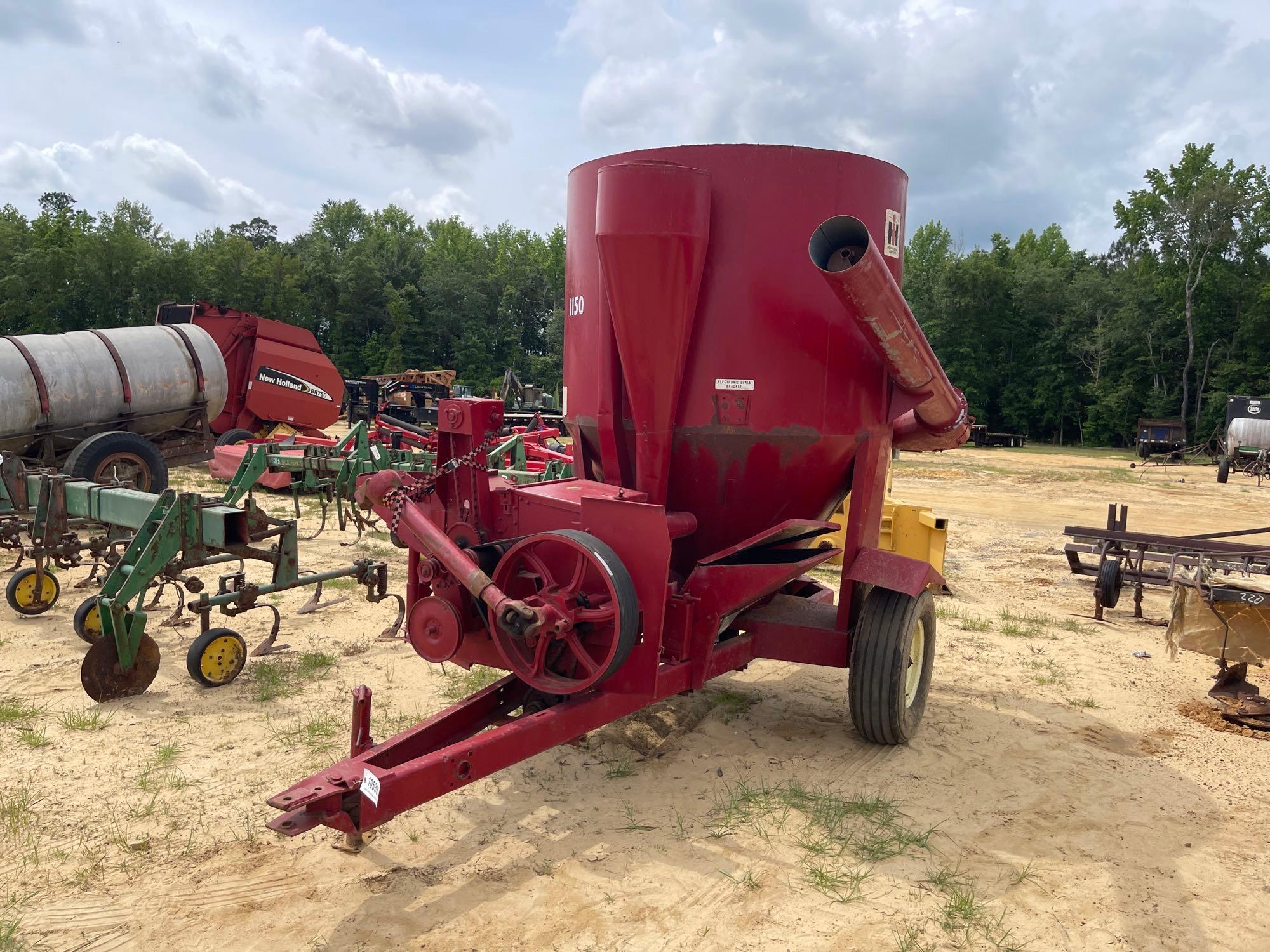 219 - CASE INTERNATIONAL 1150 FEED MILL