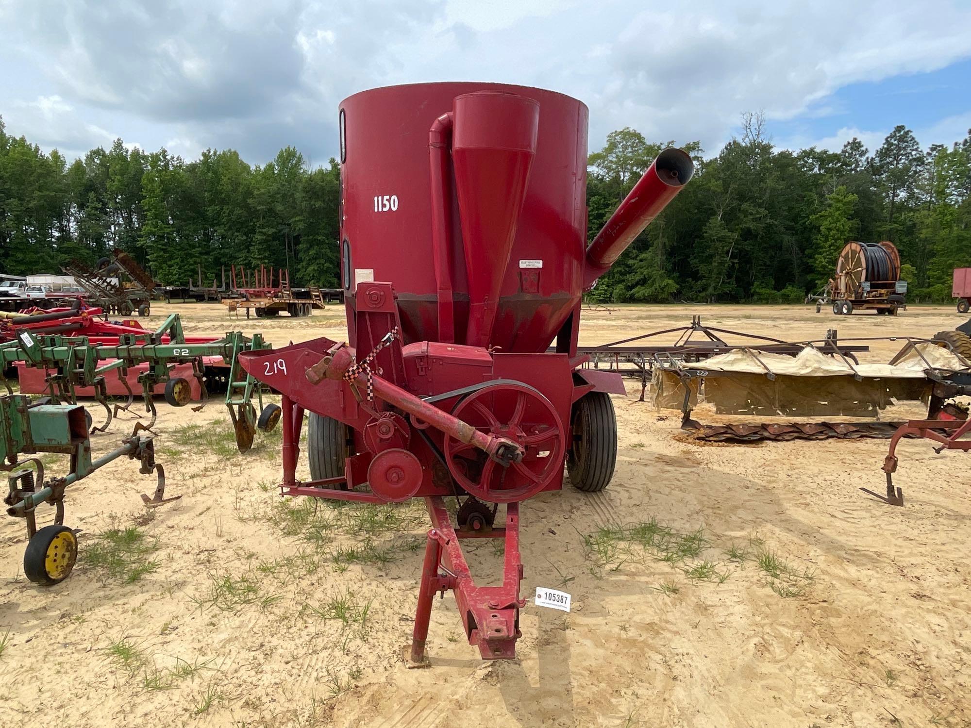 219 - CASE INTERNATIONAL 1150 FEED MILL