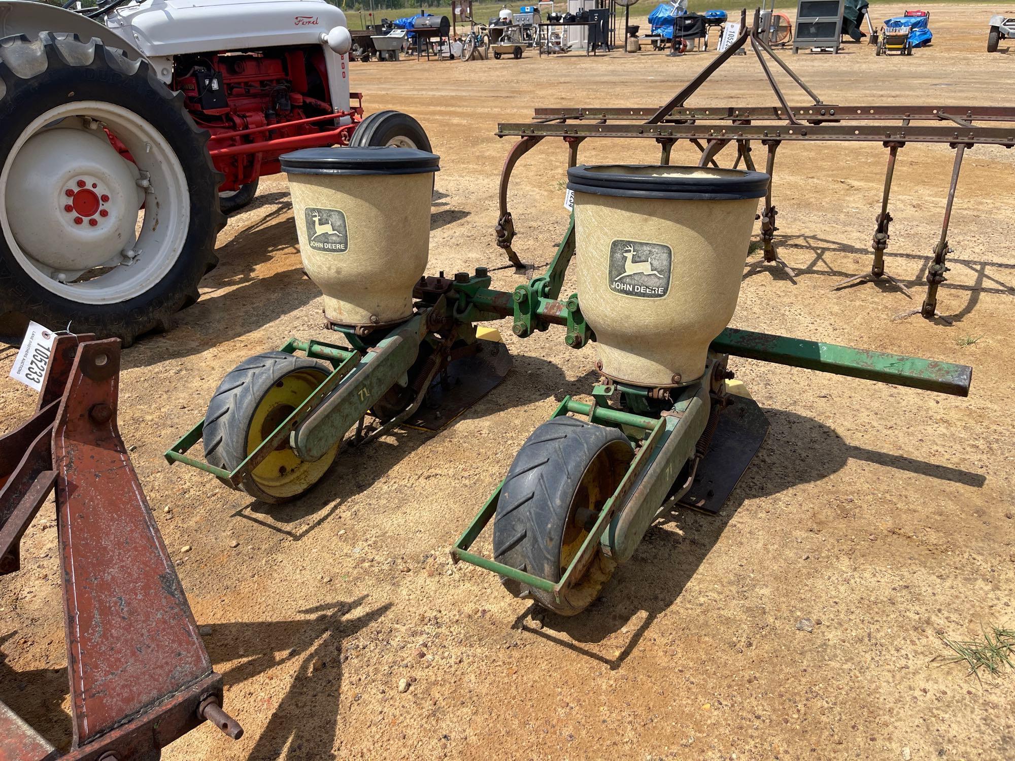 245 - 2 ROW JOHN DEERE 71 PLANTER