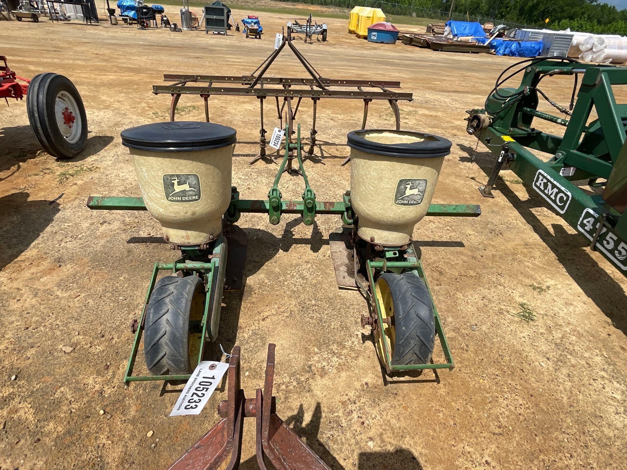 245 - 2 ROW JOHN DEERE 71 PLANTER