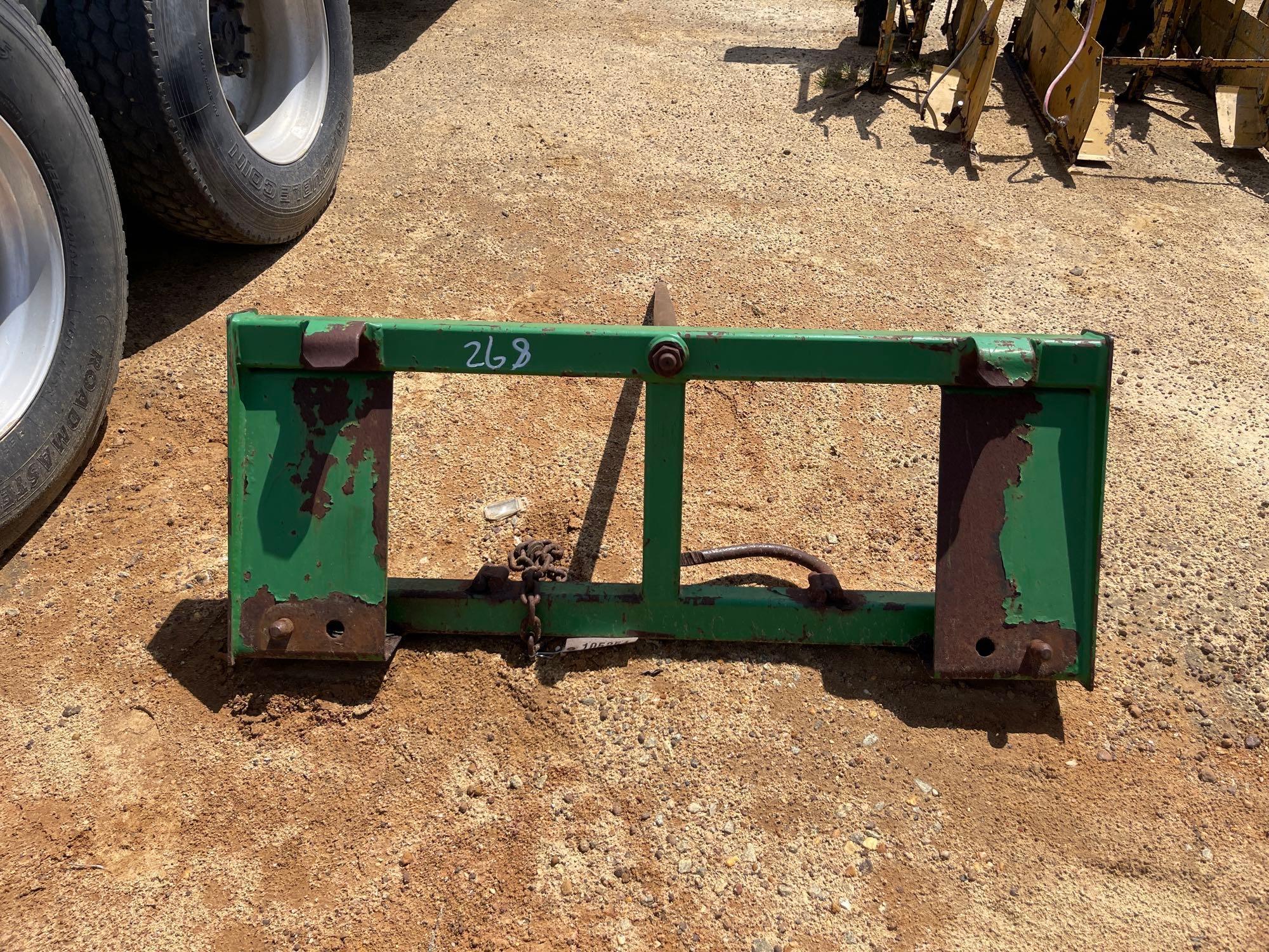 268 - JOHN DEERE QUICK ATTACH HAY SPEAR