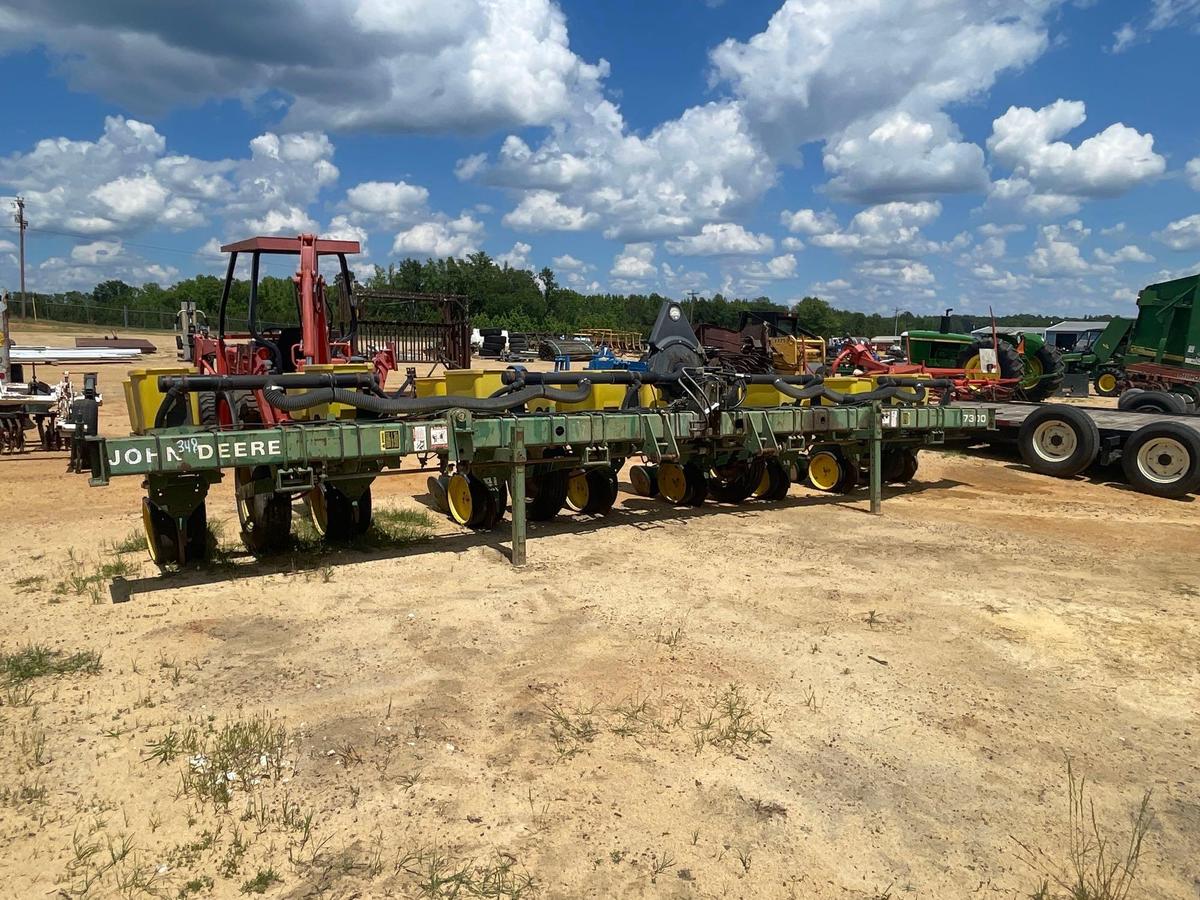 348 - JOHN DEERE 7300 8 ROW PLANTER