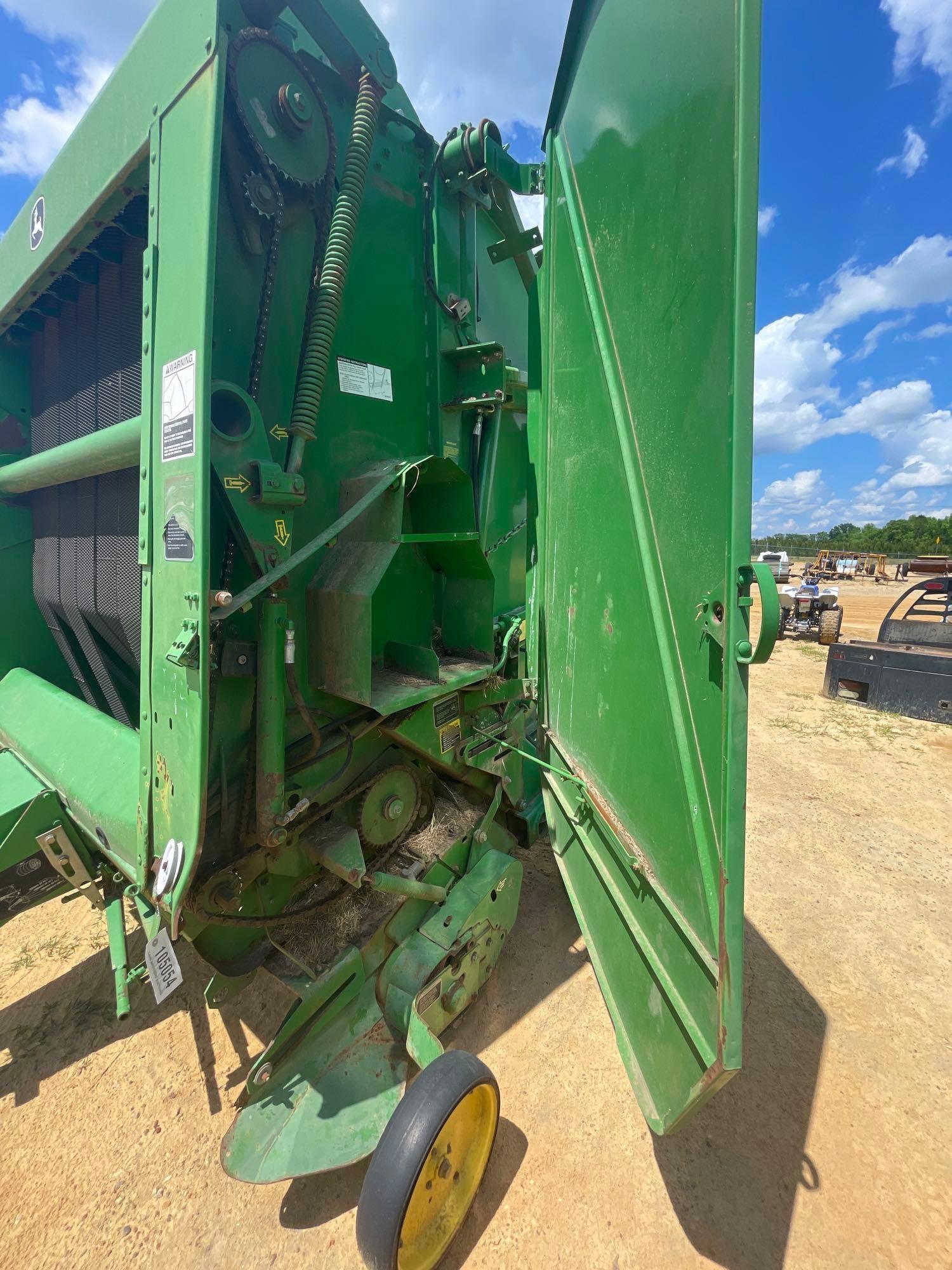 368 - JOHN DEERE 567 MEGA COVER EDGE HAY BALER