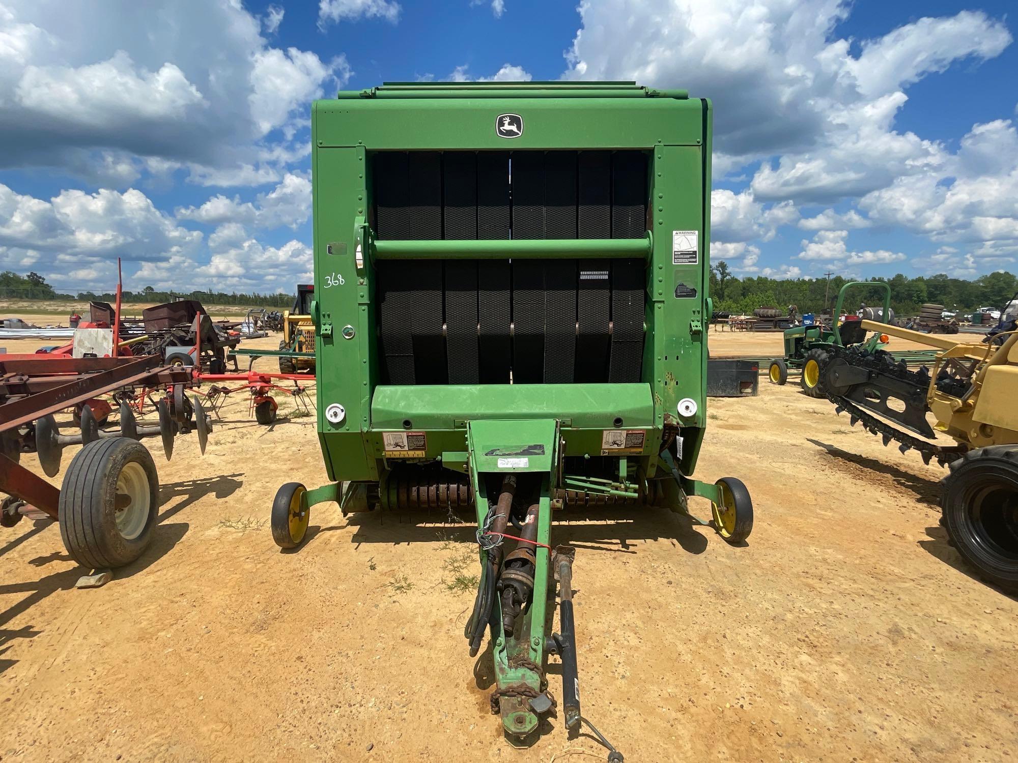 368 - JOHN DEERE 567 MEGA COVER EDGE HAY BALER