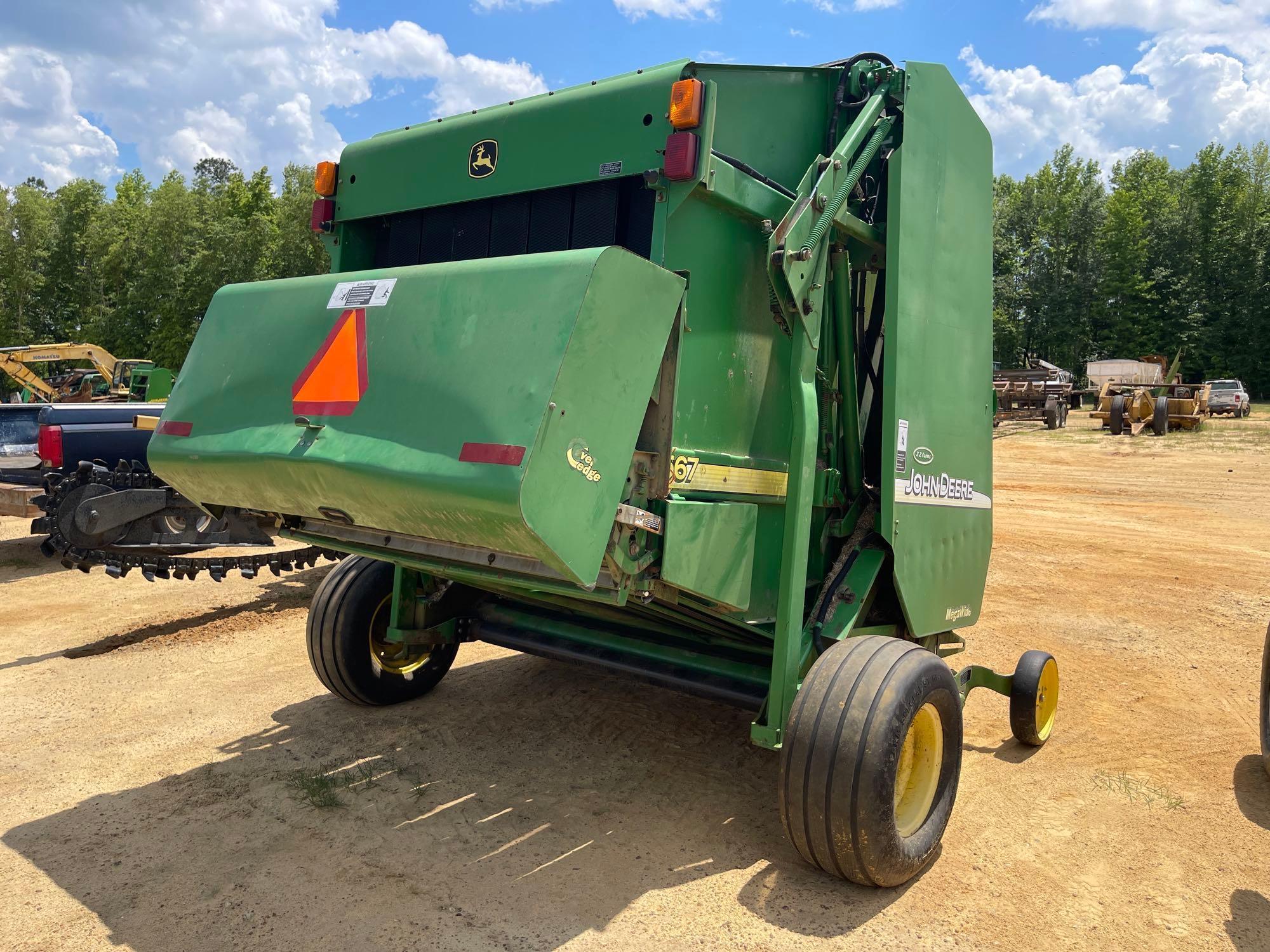 368 - JOHN DEERE 567 MEGA COVER EDGE HAY BALER