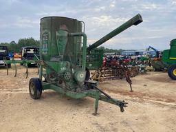 380 - JOHN DEERE 400 FEED MILL