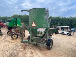 380 - JOHN DEERE 400 FEED MILL