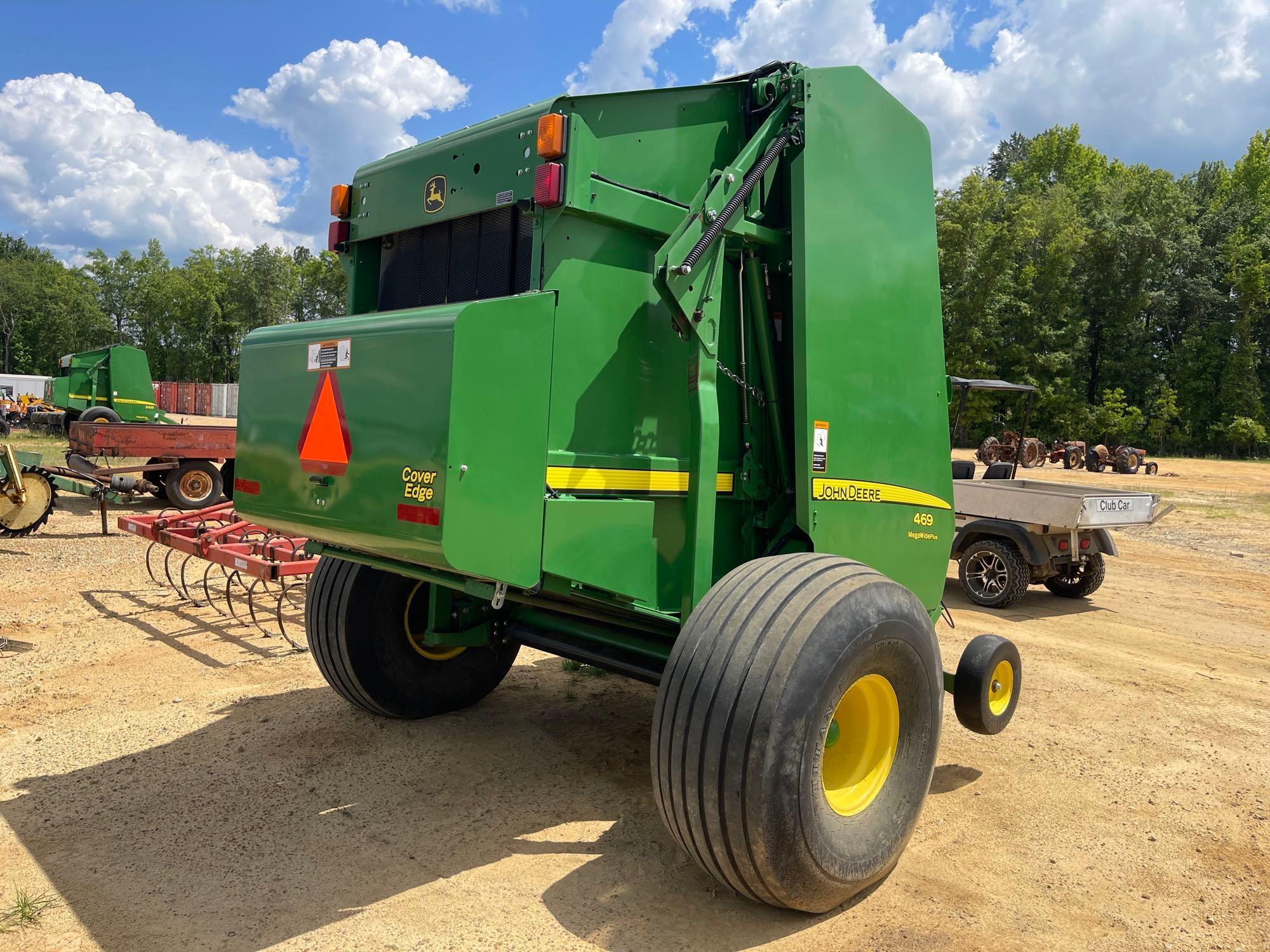 401 - JOHN DEERE 469 MEGAWIDE PLUS WRAP HAY BALER