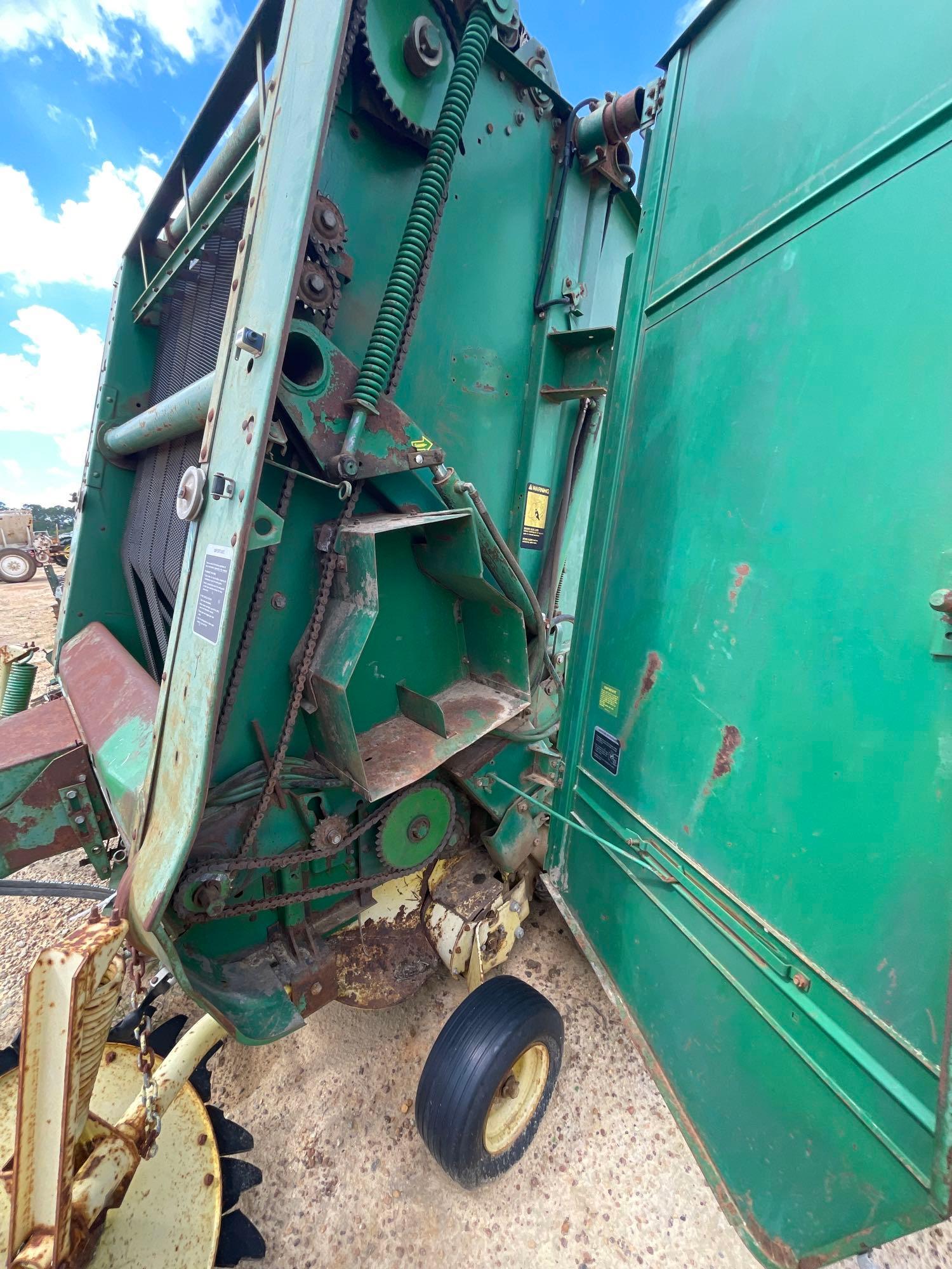 410 - JOHN DEERE 535 ROUND TWINE BALER