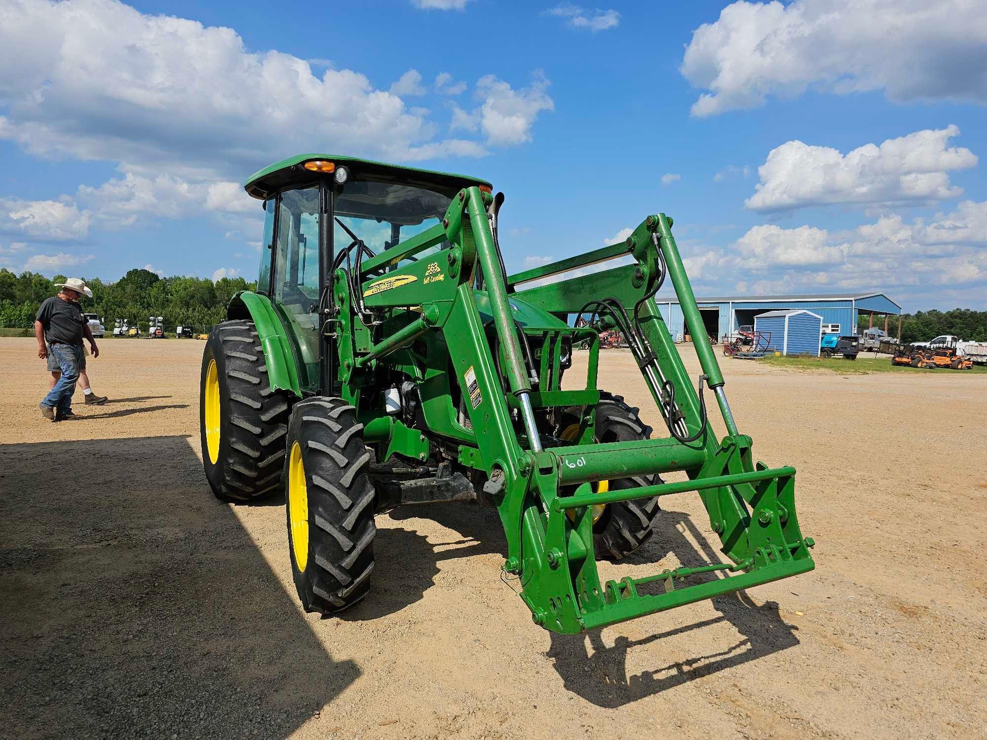 601 - JOHN DEERE 5083E 4WD TRACTOR CAB