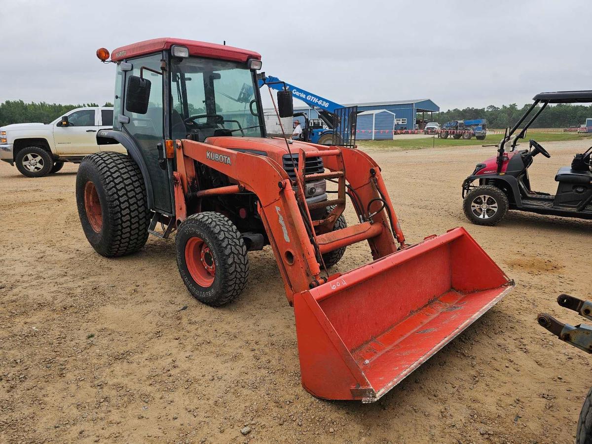 604 - KUBOTA L3430 4WD CAB TRACTOR