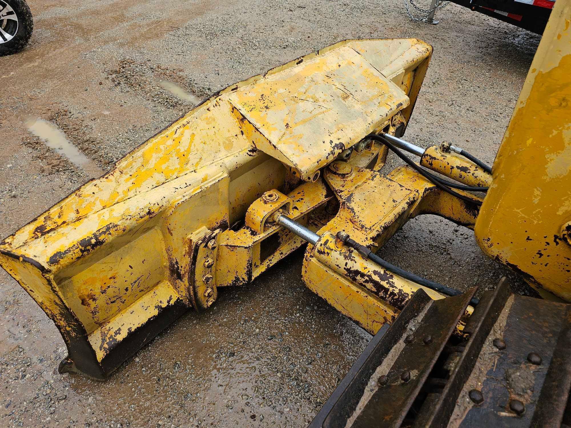 616 - JOHN DEERE 450L BULL DOZER