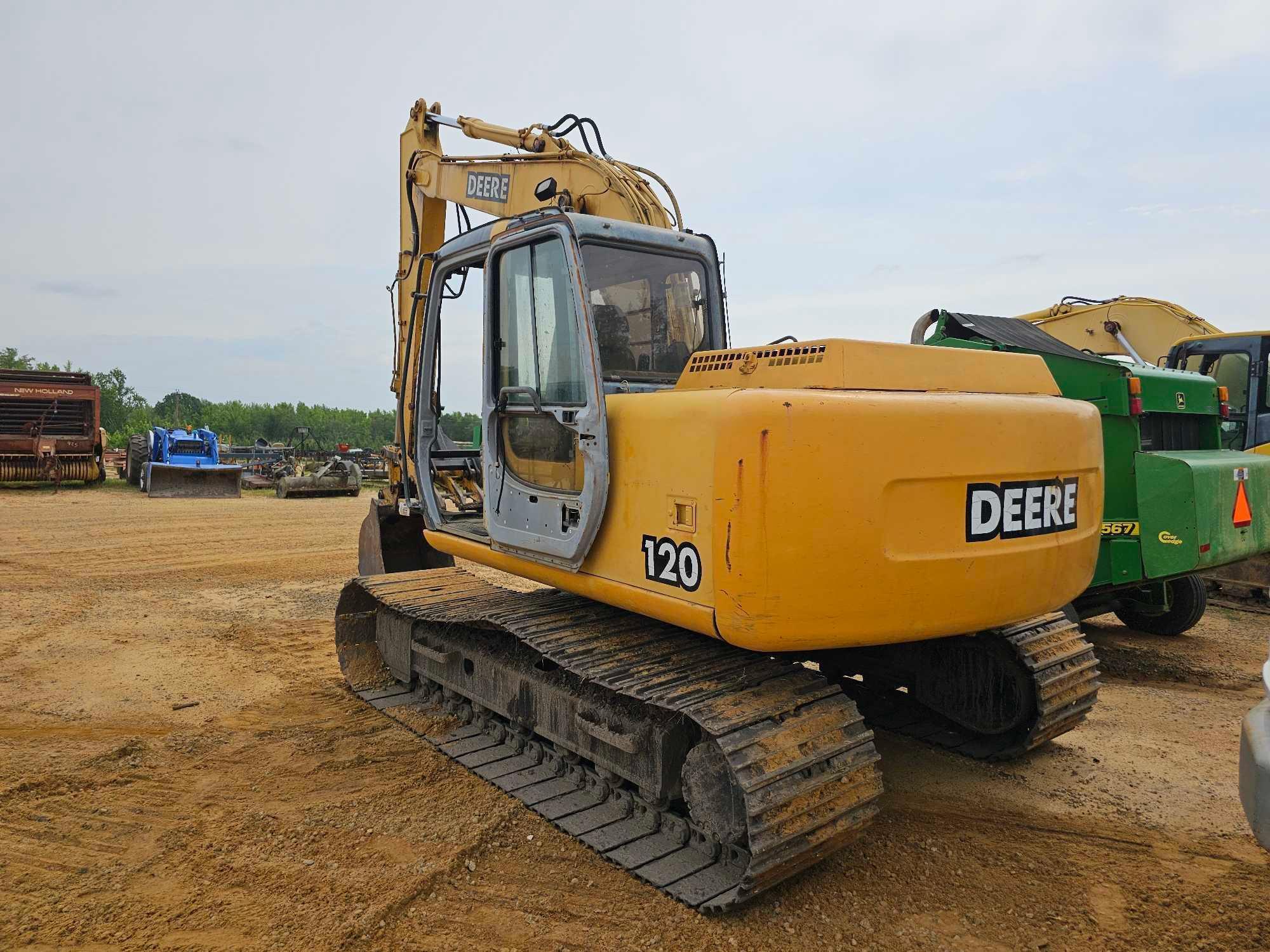 729 - JOHN DEERE 120 EXCAVATOR