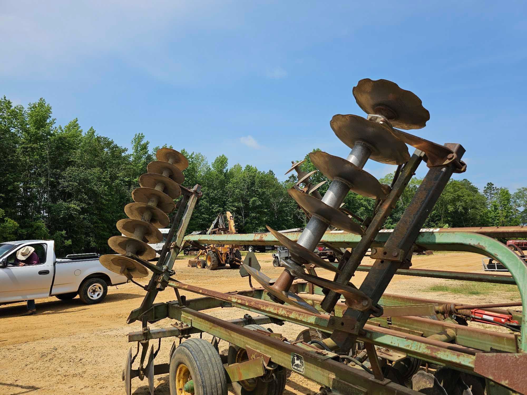 733 - JOHN DEERE 20' FOLDING HARROW PULL BEHIND