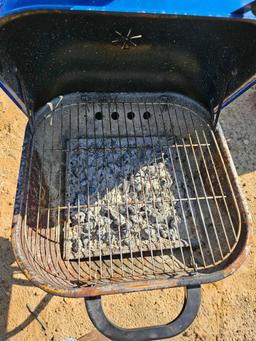 2424 - CHARCOAL GRILL