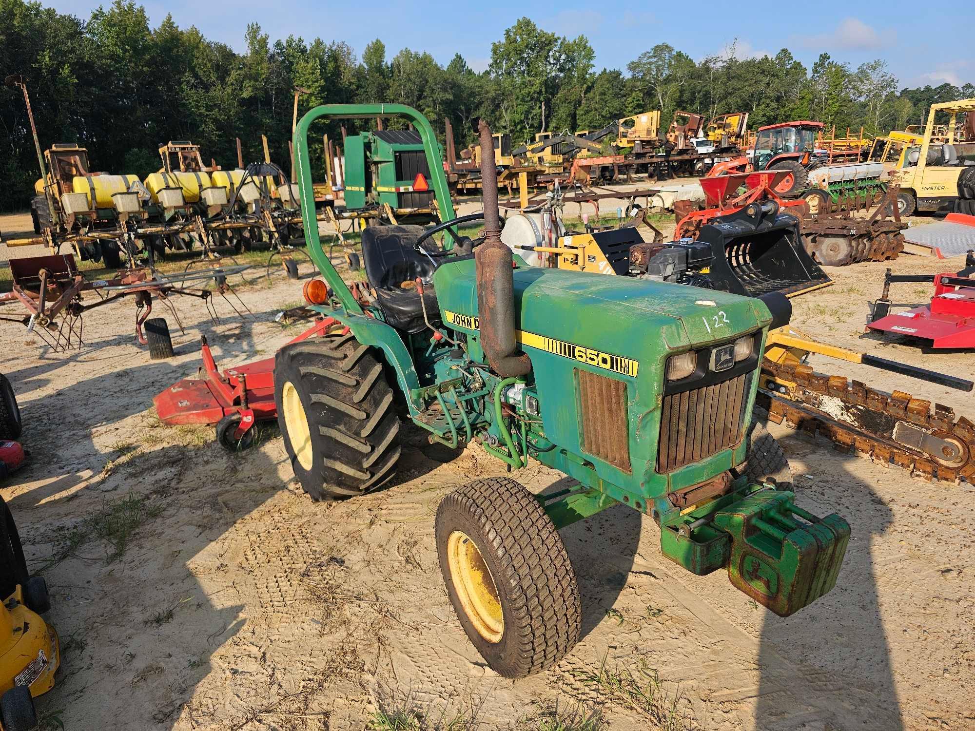 122 - JOHN DEERE 650 2WD TRACTOR