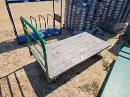 2393 - ABSOLUTE - ROLLING 4-WHEEL CART