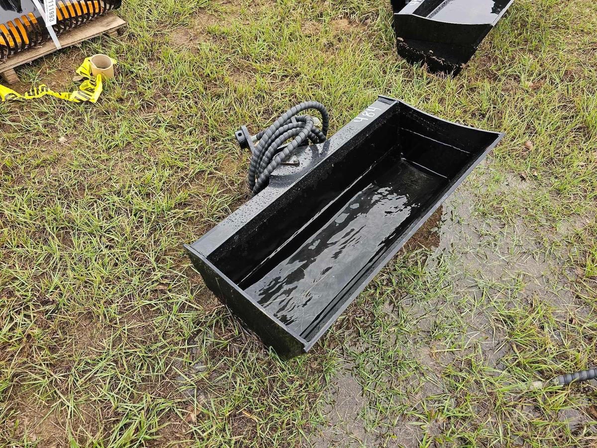 484 - ABSOLUTE - NEW 32" 3T HYDRAULIC TILT BUCKET