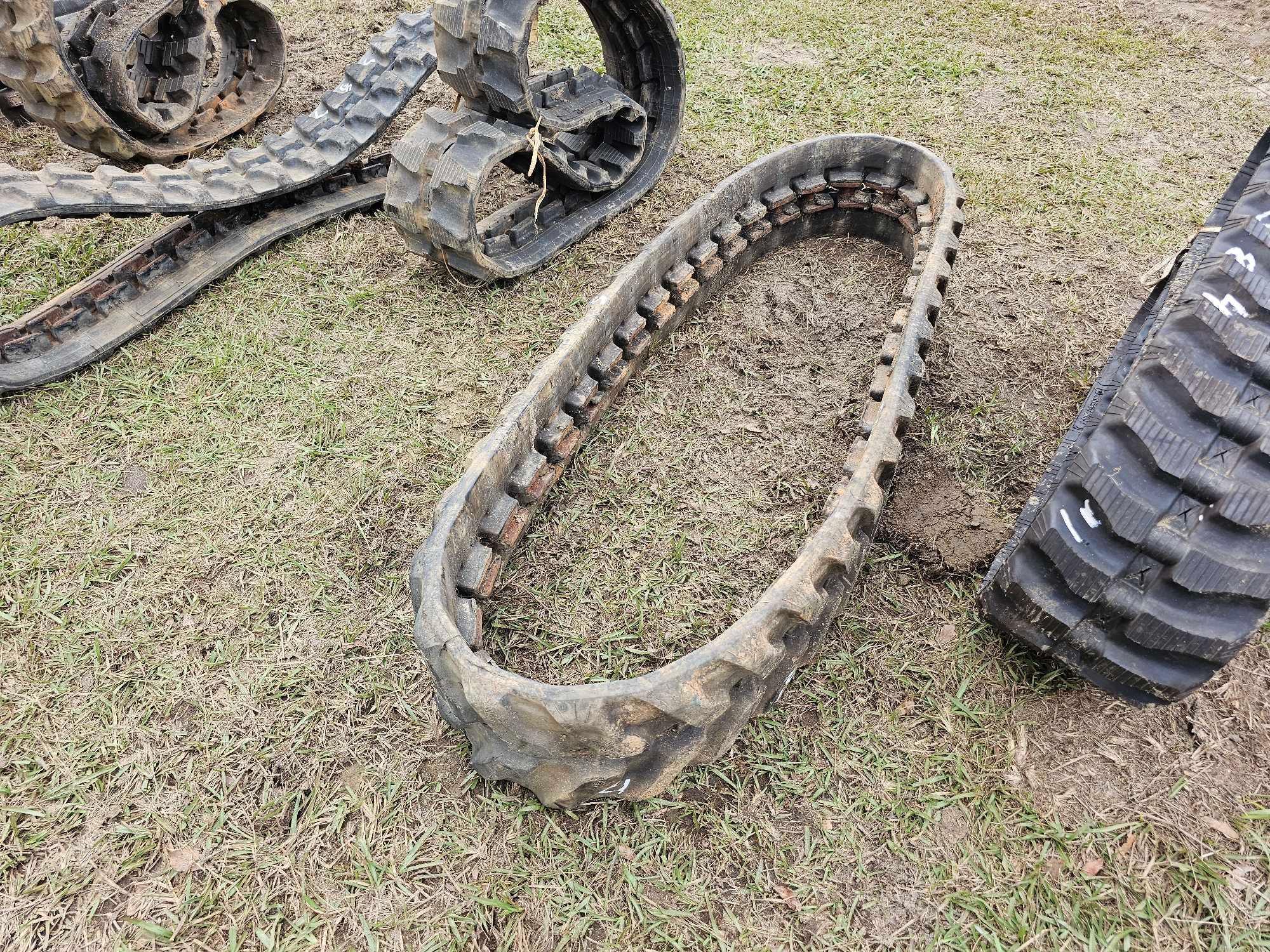 585 - 1 - RUBBER TRACK