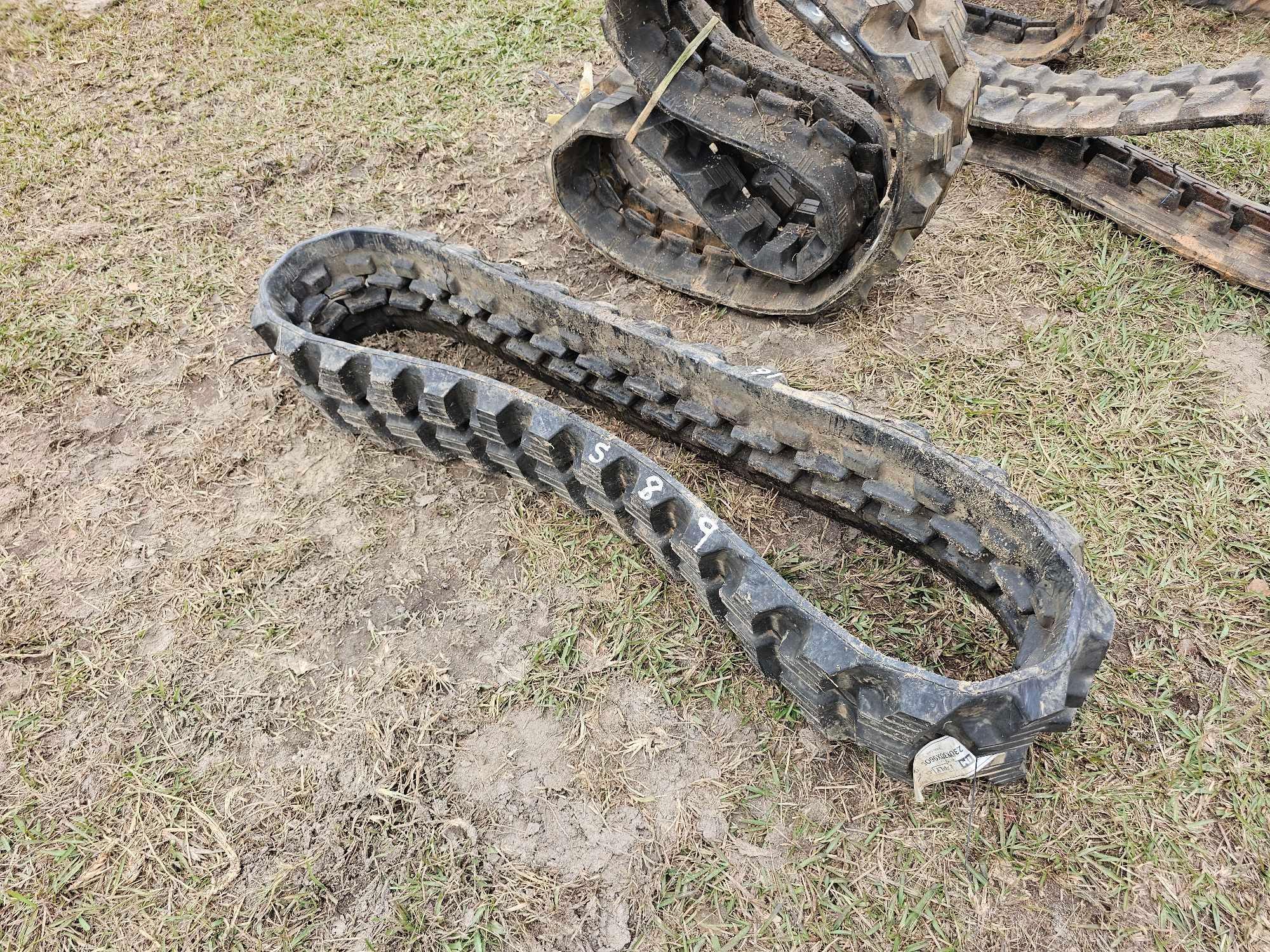 589 - 1 - RUBBER TRACK