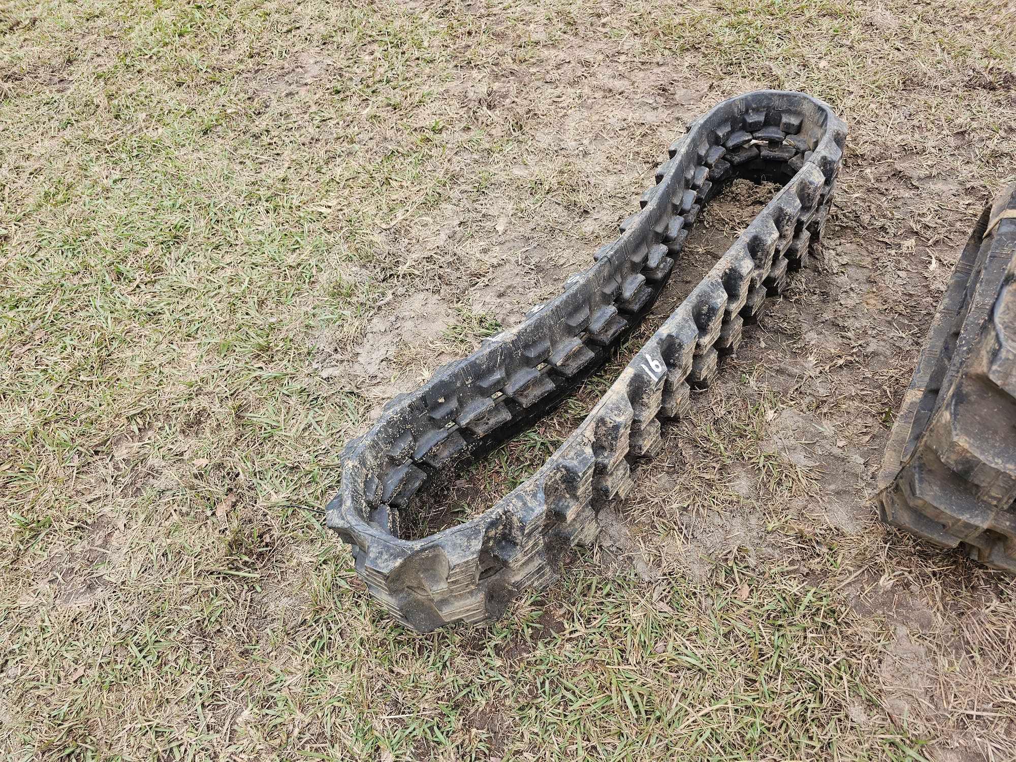 589 - 1 - RUBBER TRACK