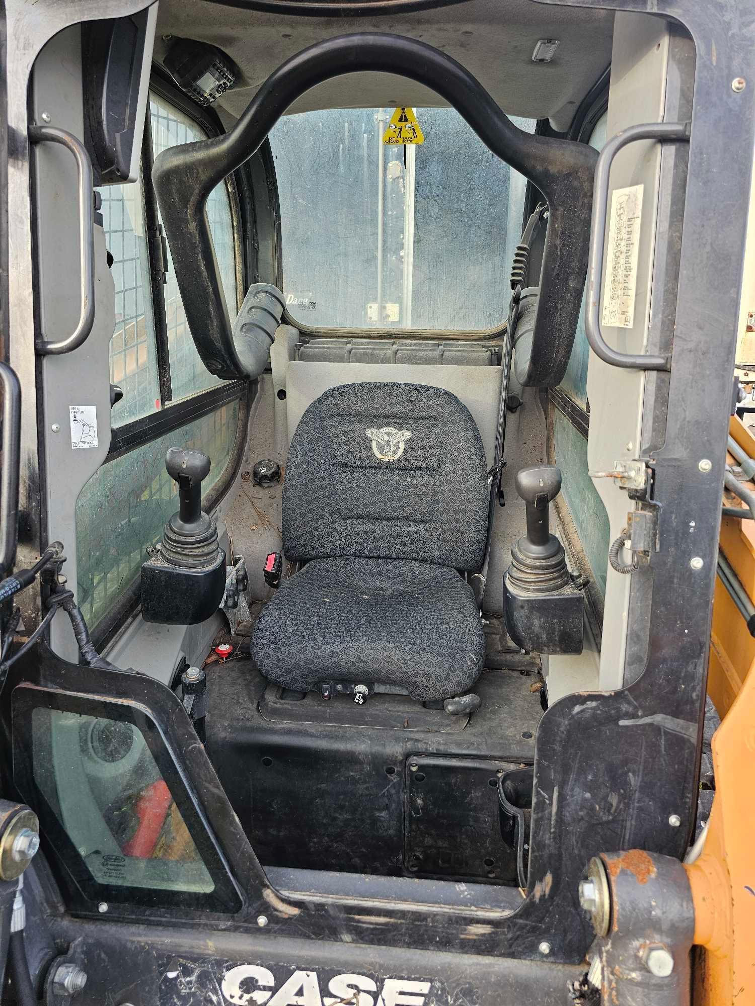 805 - 2022 CASE TR270B CAB SKID STEER