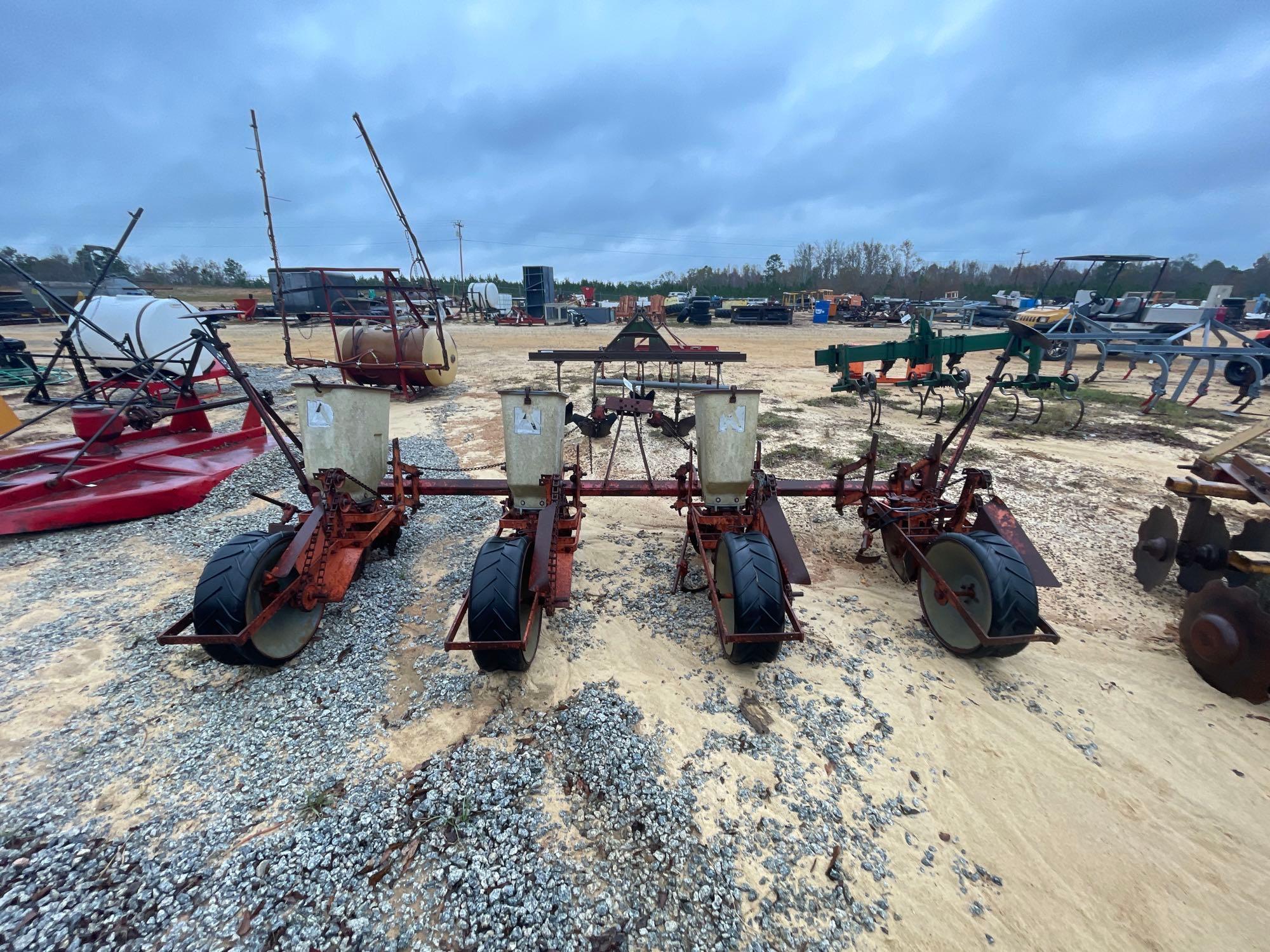 1551 - ABSOLUTE - 4 - ROW ALLIS CHALMERS PLANTER